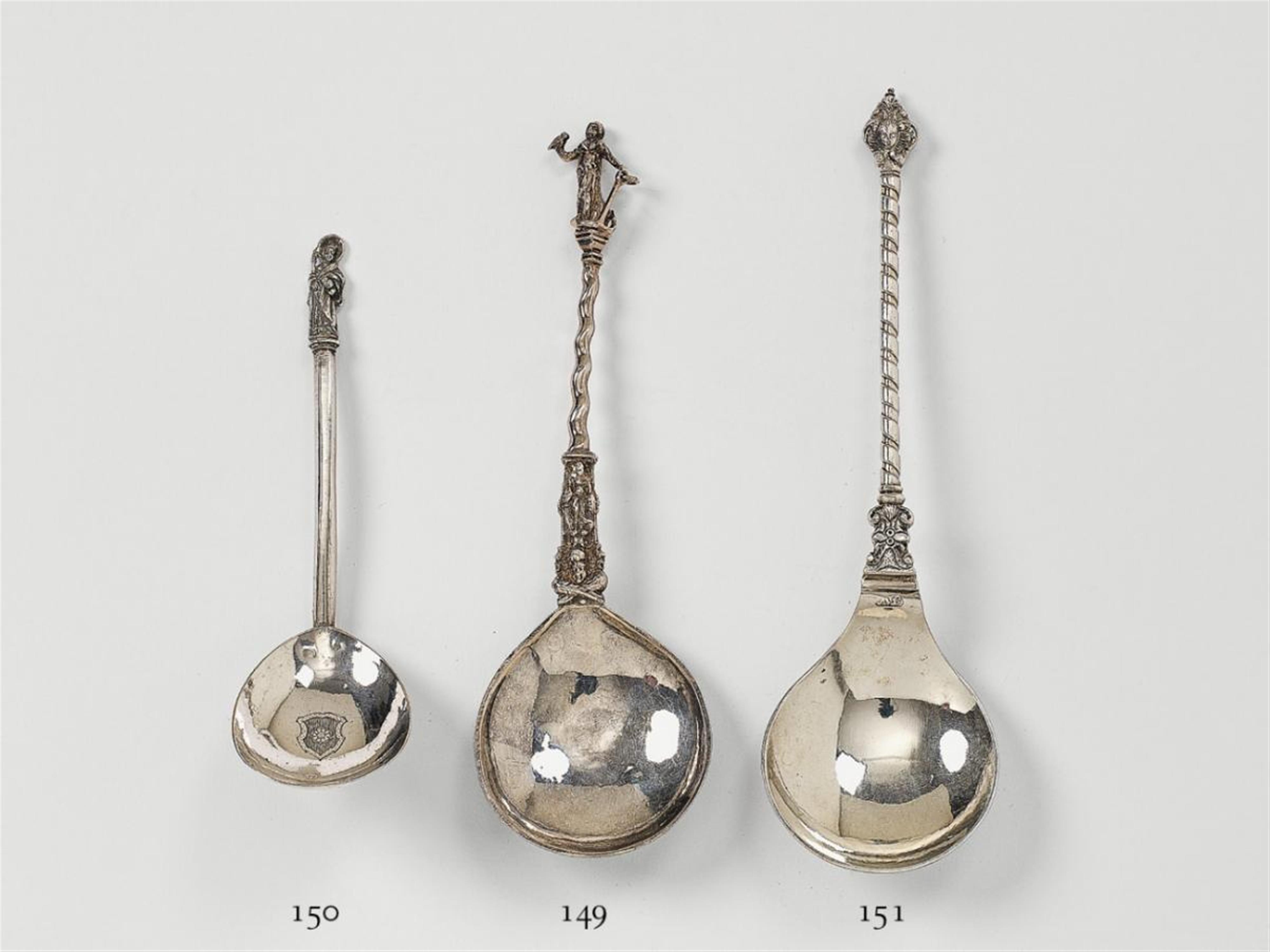 A Breslau silver spoon, engraved with coat of arms. Illegible maker's mark, 17th C. - image-1