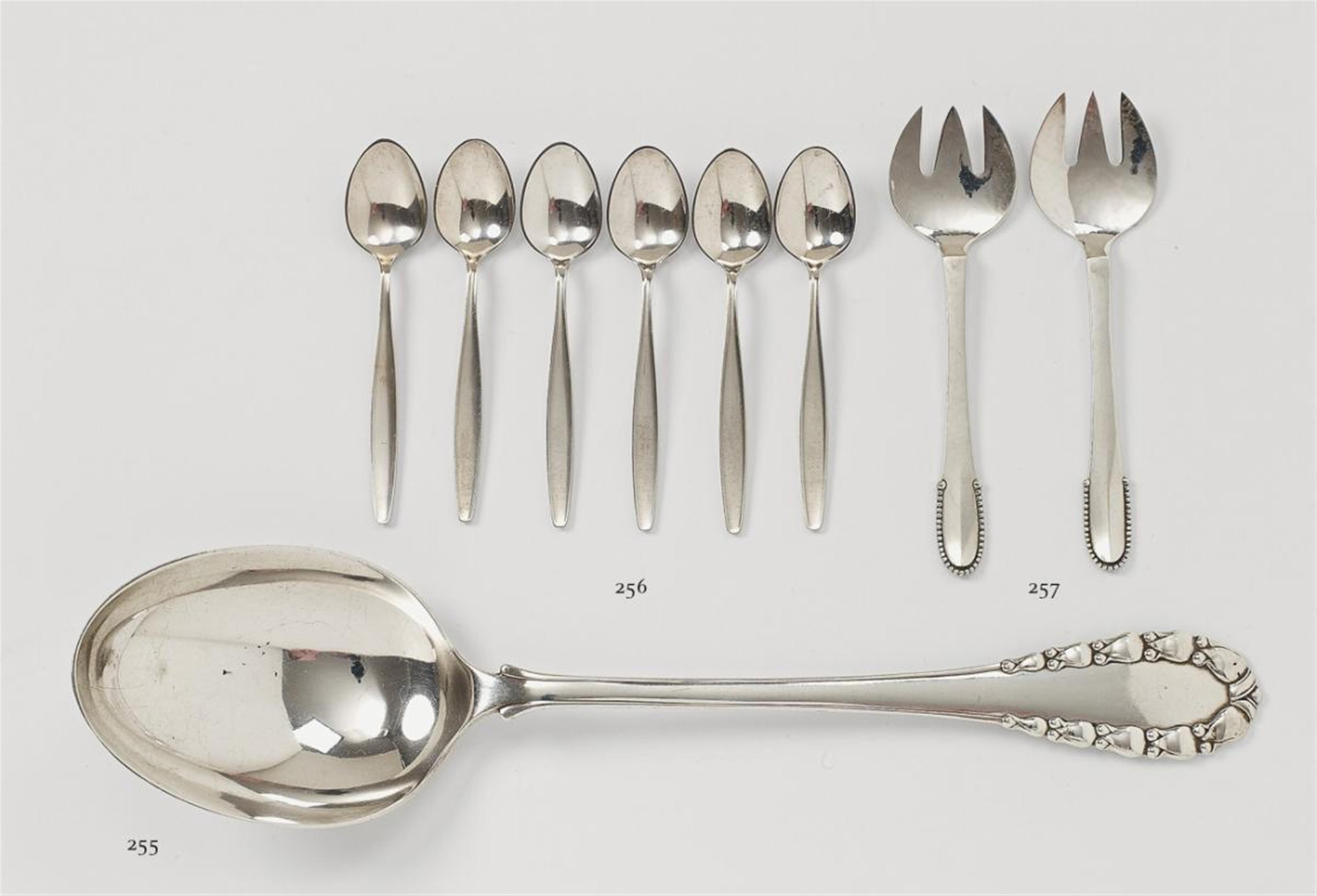 Six silver Cypress pattern coffee spoons no 99. Design Tias Eckhoff 1954, made by Georg Jensen from 1954 - 76. - image-1