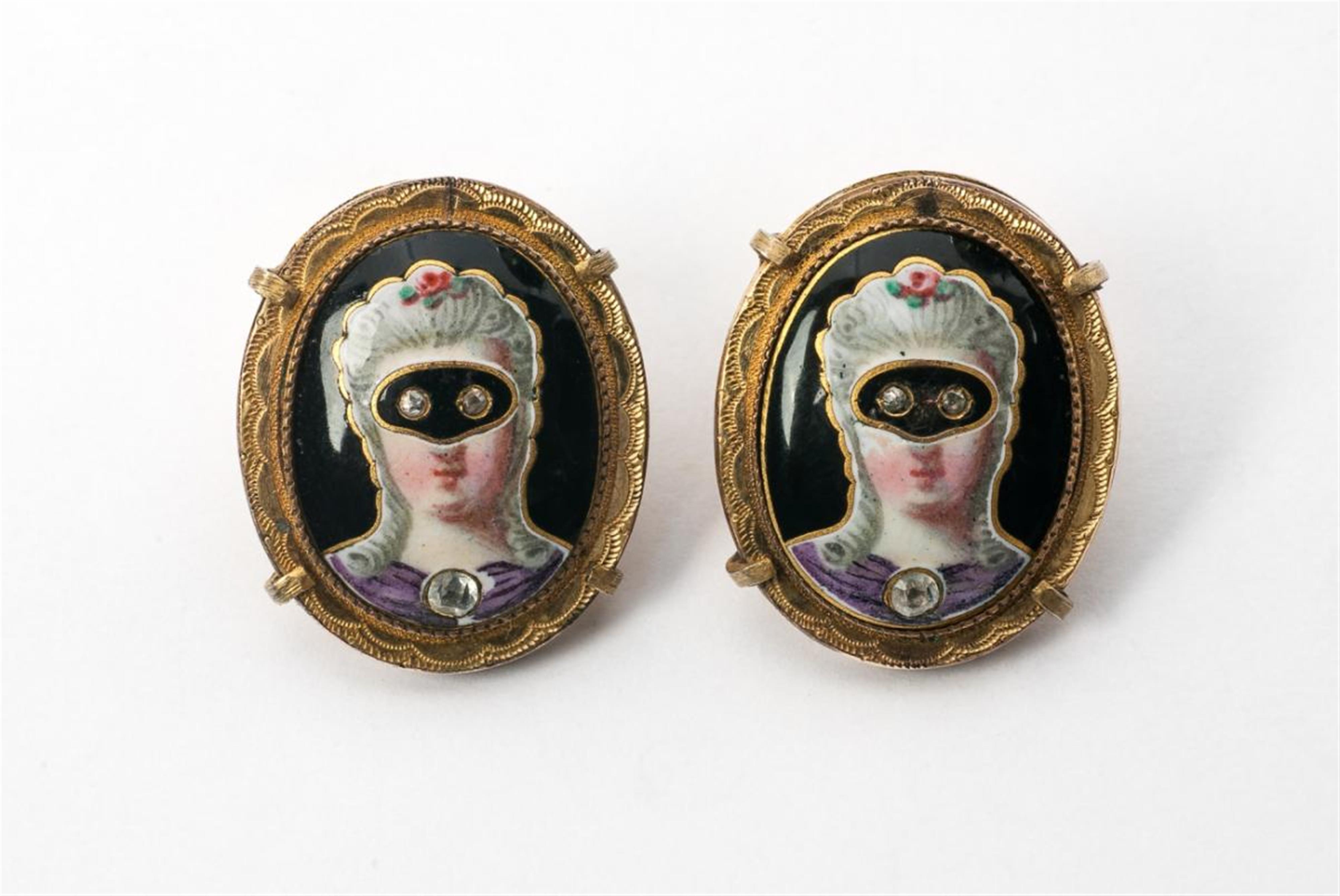 A pair of cufflinks with enamel miniatures. - image-1
