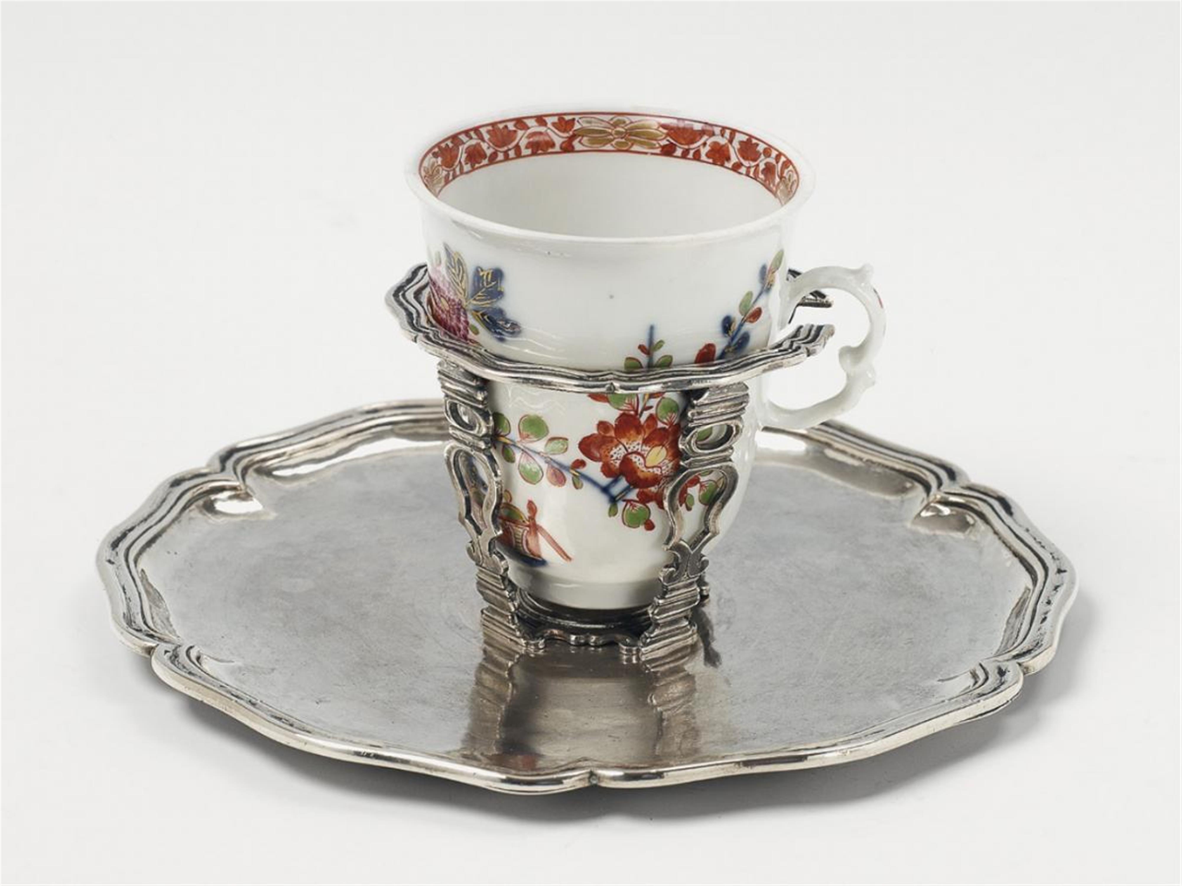 A South American silver trembleuse and a Meissen cup. Indistinct maker's mark "M VSO...", 18th C. - image-1