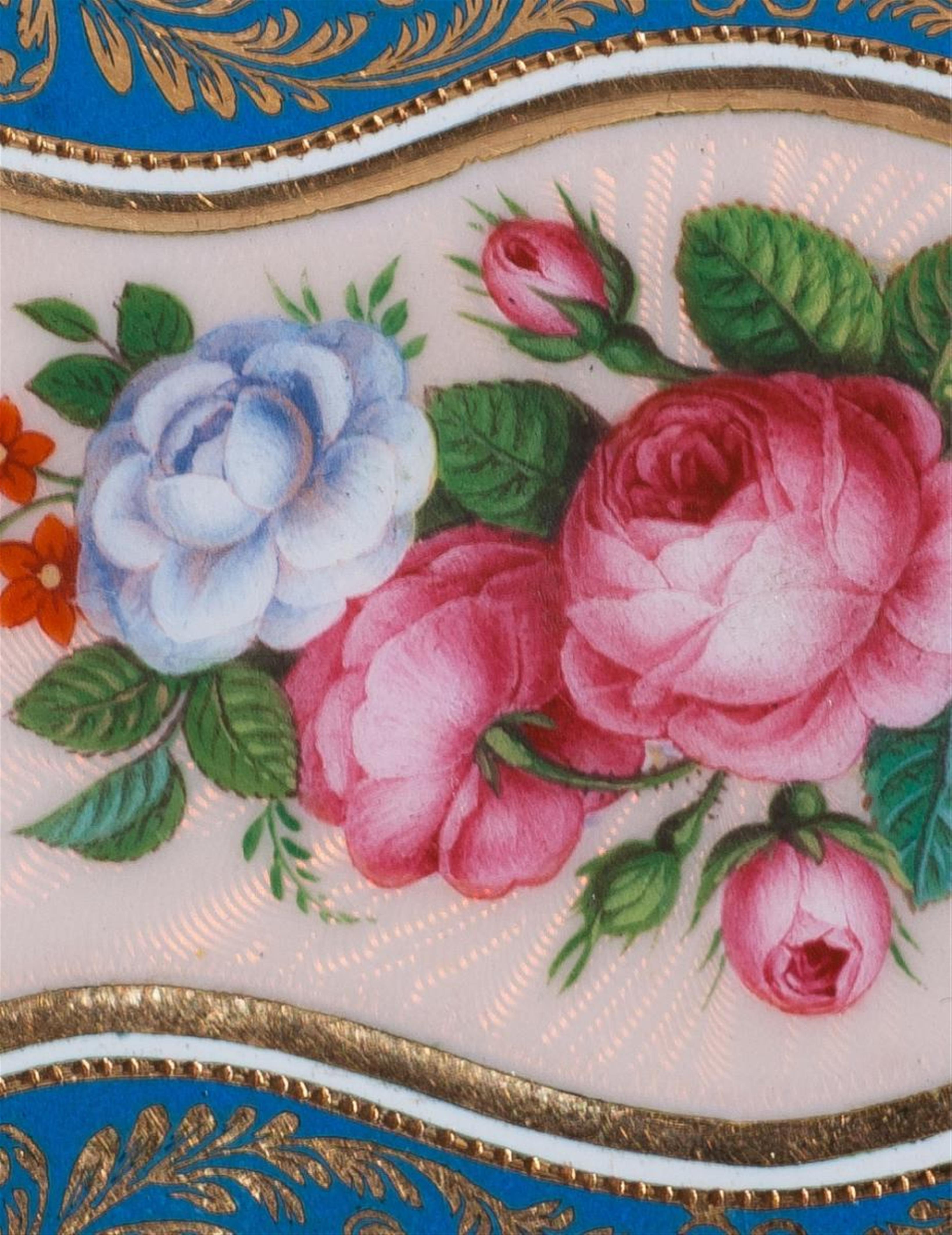 A Genevan 18 ct gold and enamel snuff box with floral still lifes for the Oriental market - image-2