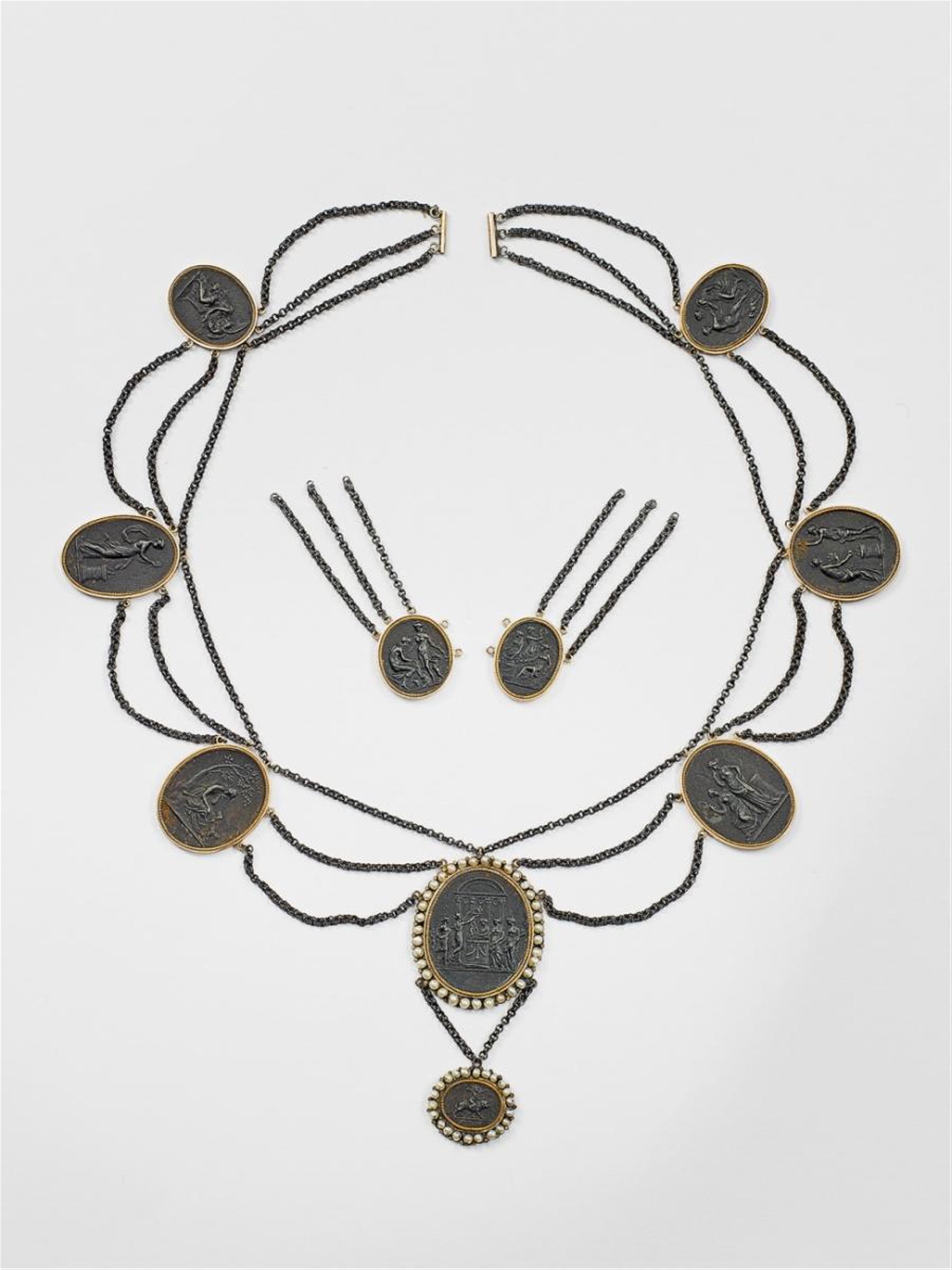 A neoclassical Prussian cast iron necklace. - image-1