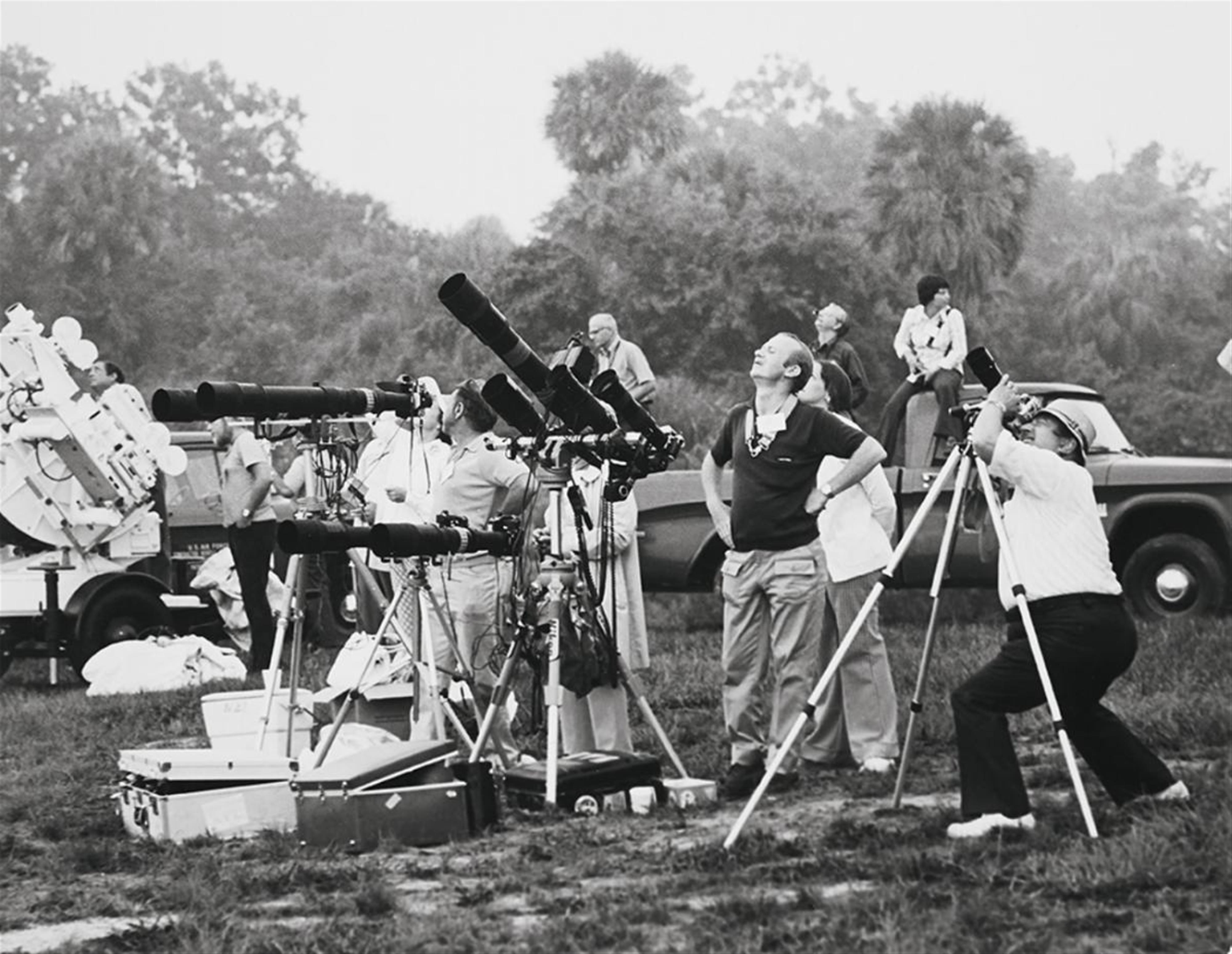 NASA - Photographers adjust equipment in preparation to record Skylab 3 liftoff - image-1