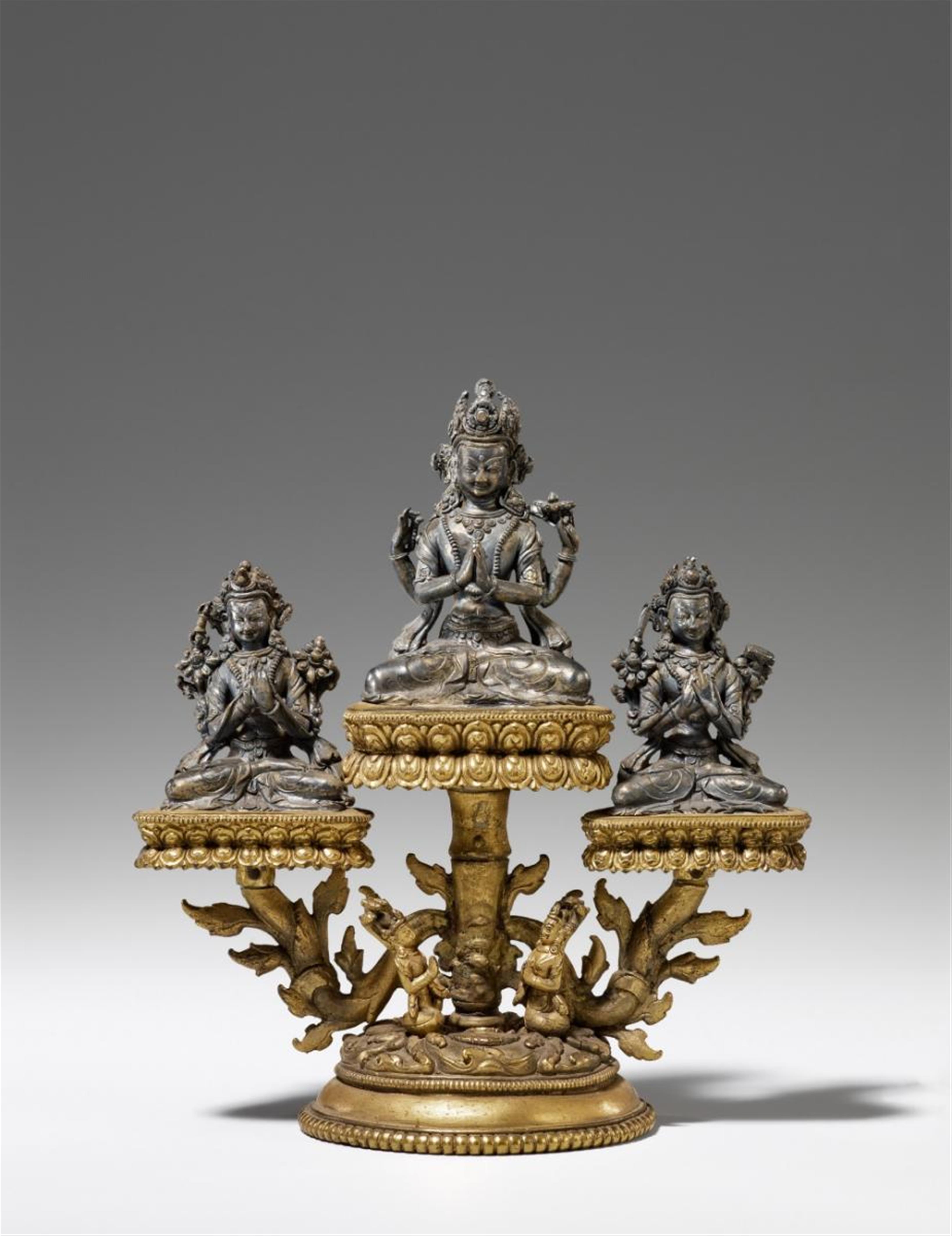 A silver triad of Shadakshari-Lokeshvara, Manjushri and Vajradhara. Sino-Tibetan. 18th/19th century - image-1