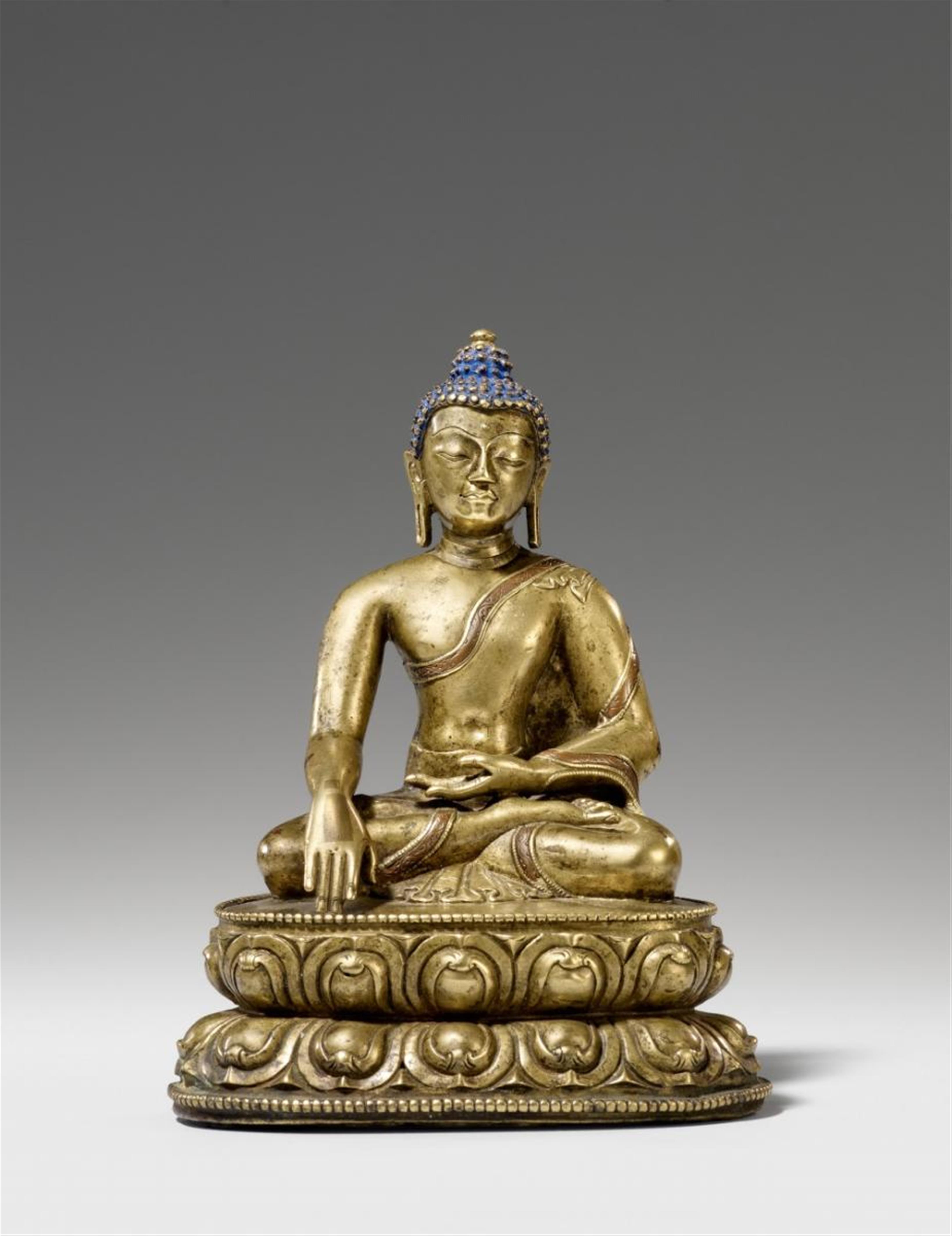 A bronze figure of Buddha Shakyamuni. Western Tibetan. 14th/15th century - image-1