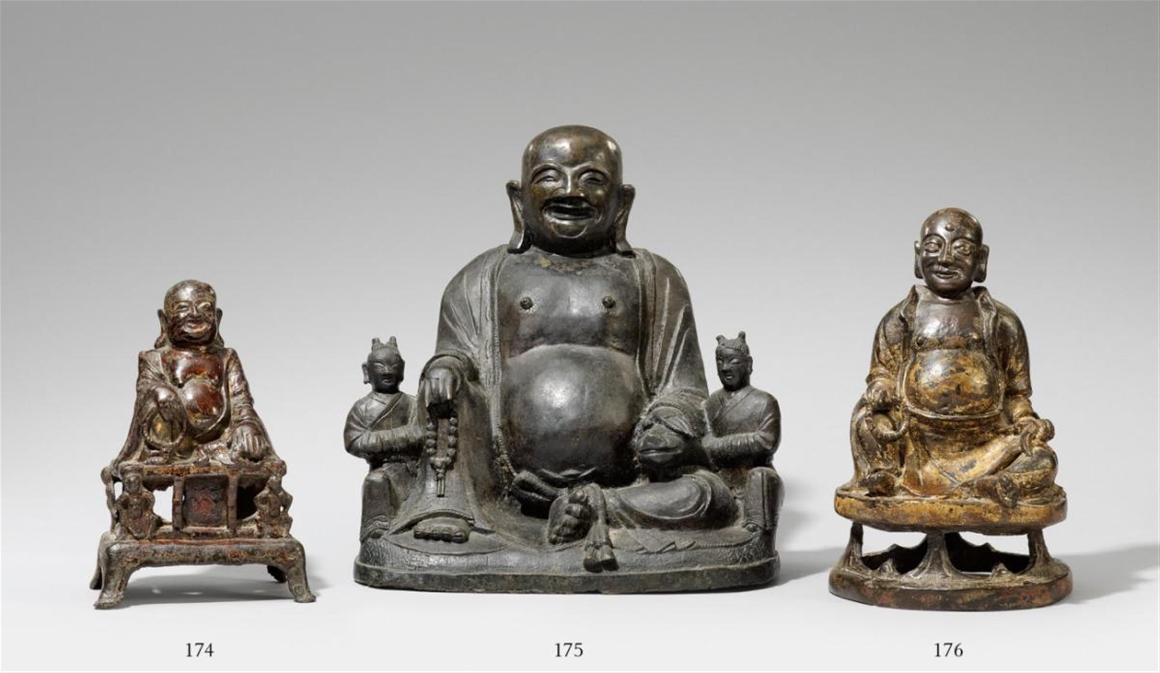 A bronze figure of Budai, also called Milefo. Ming/Qing dynasty - image-1