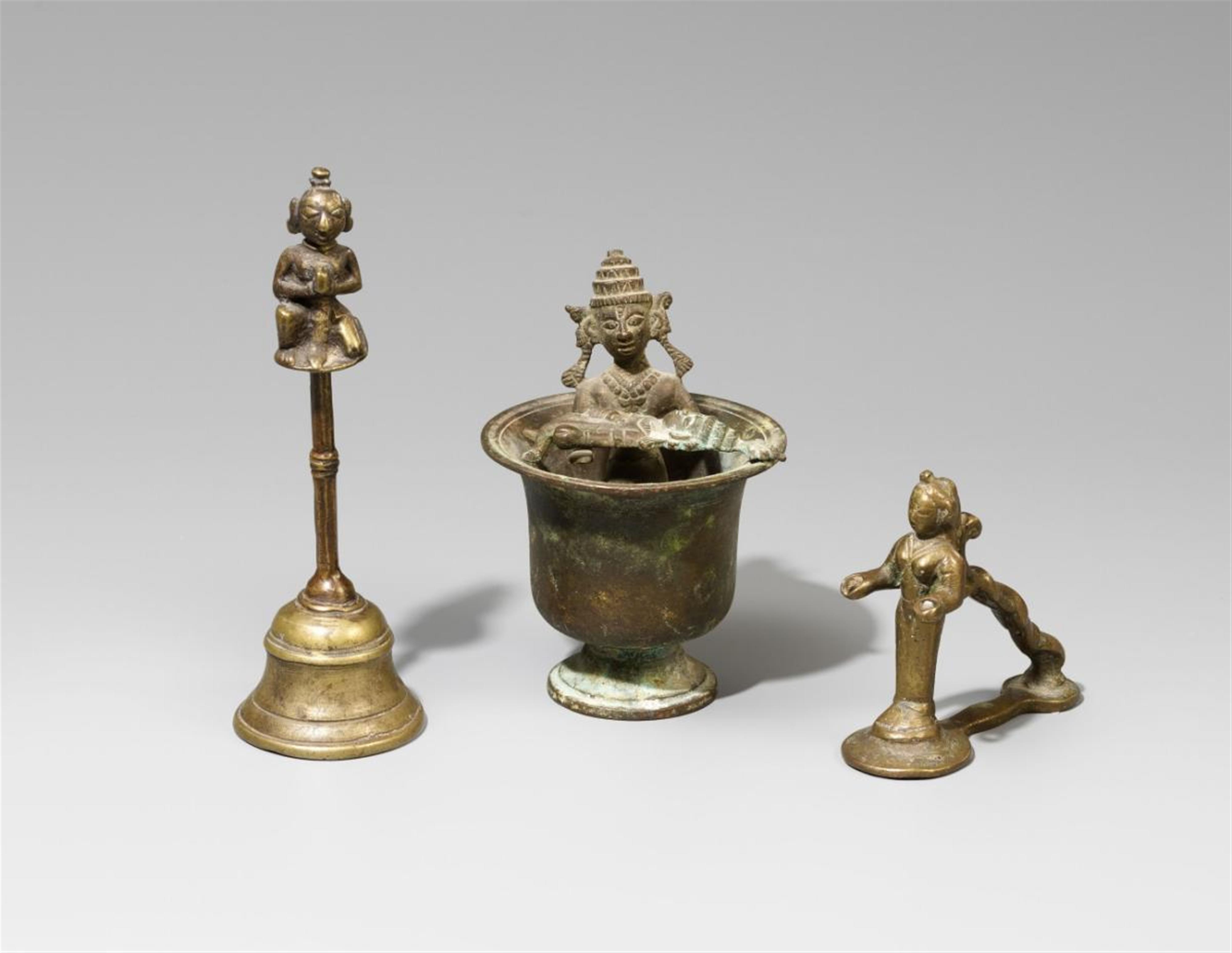 Three Indian brass objects. 19th/20th century - image-1