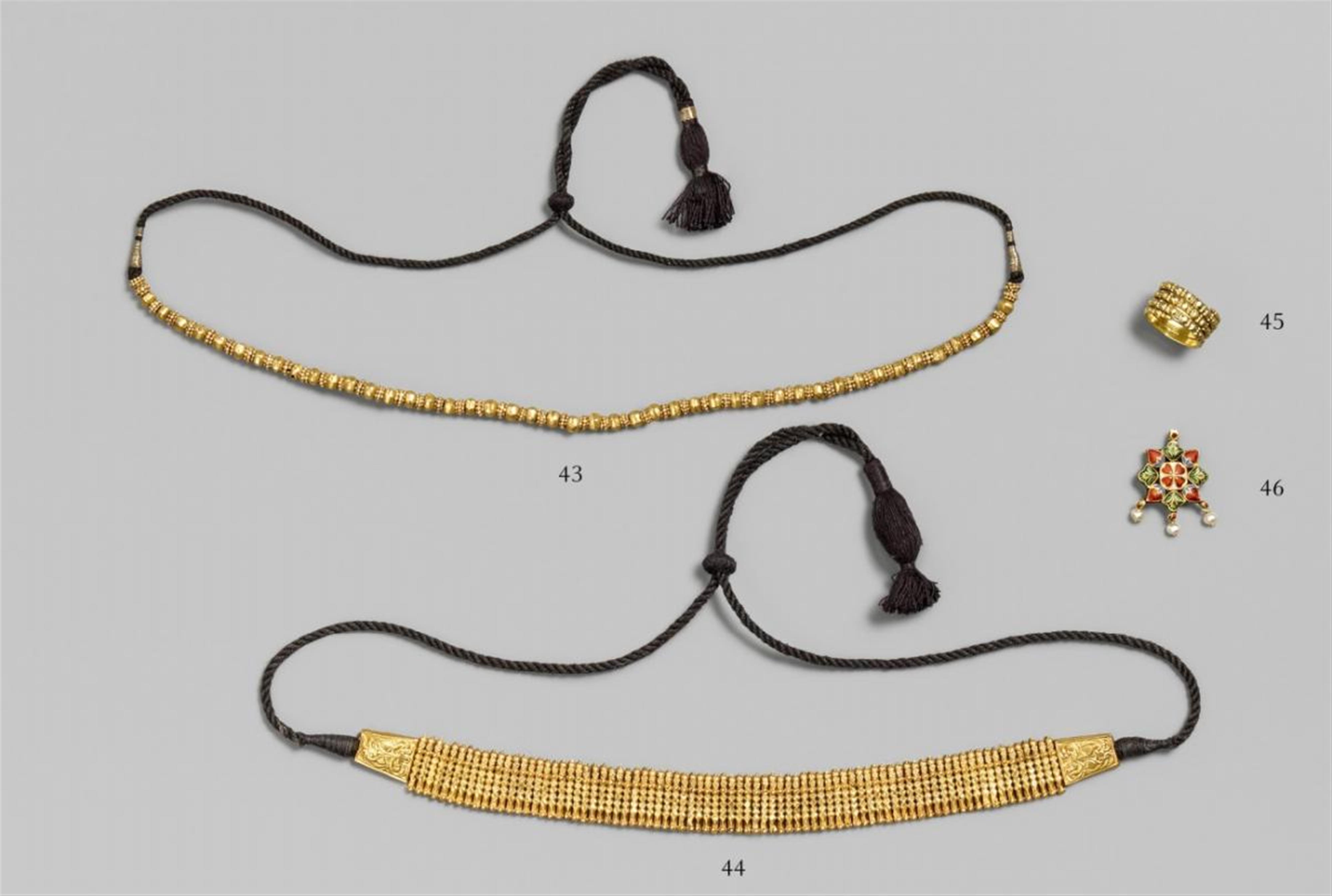 A North Indian gold necklace. 19th/20th century - image-1