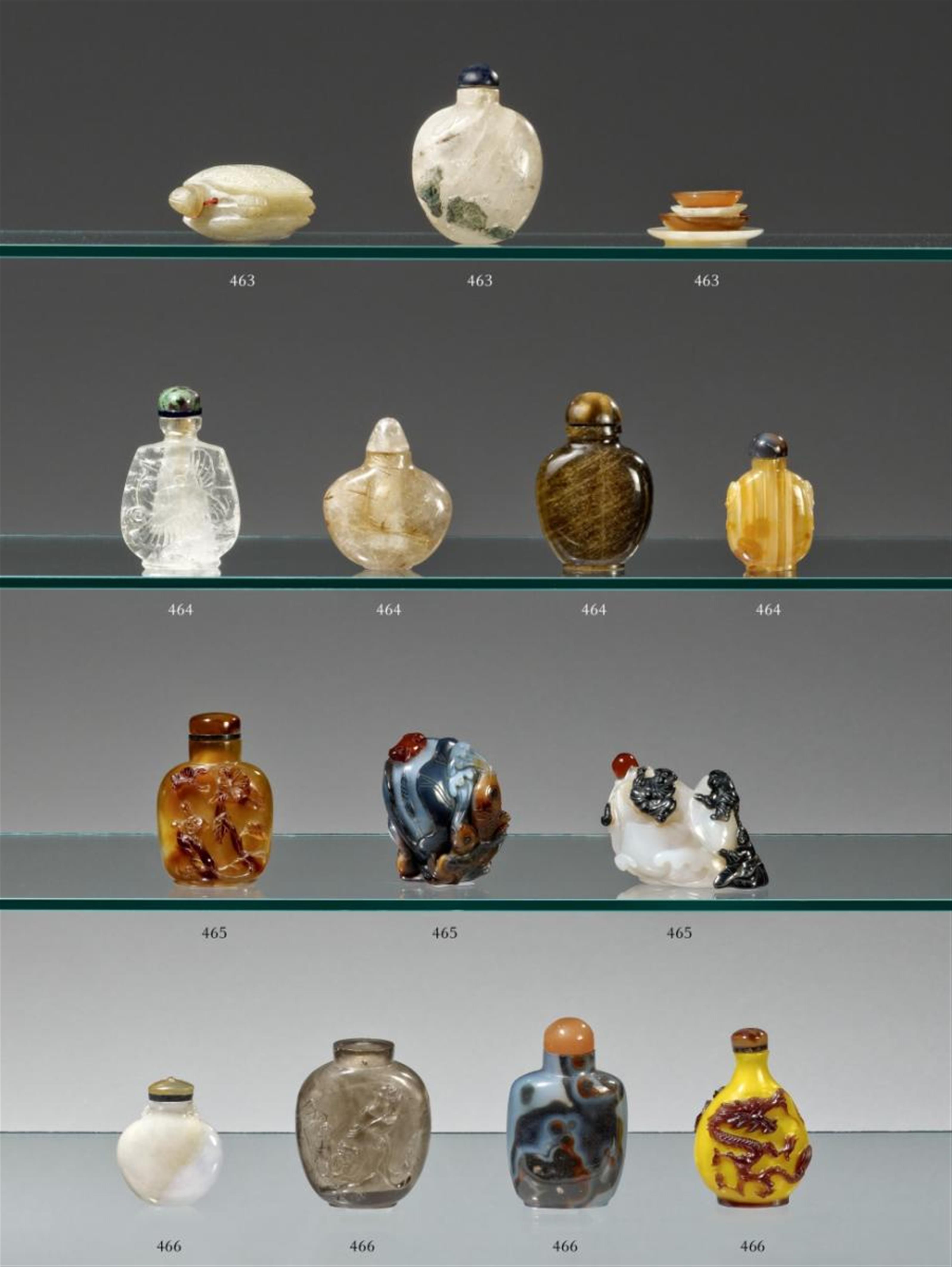 Three agate snuff bottles - image-1