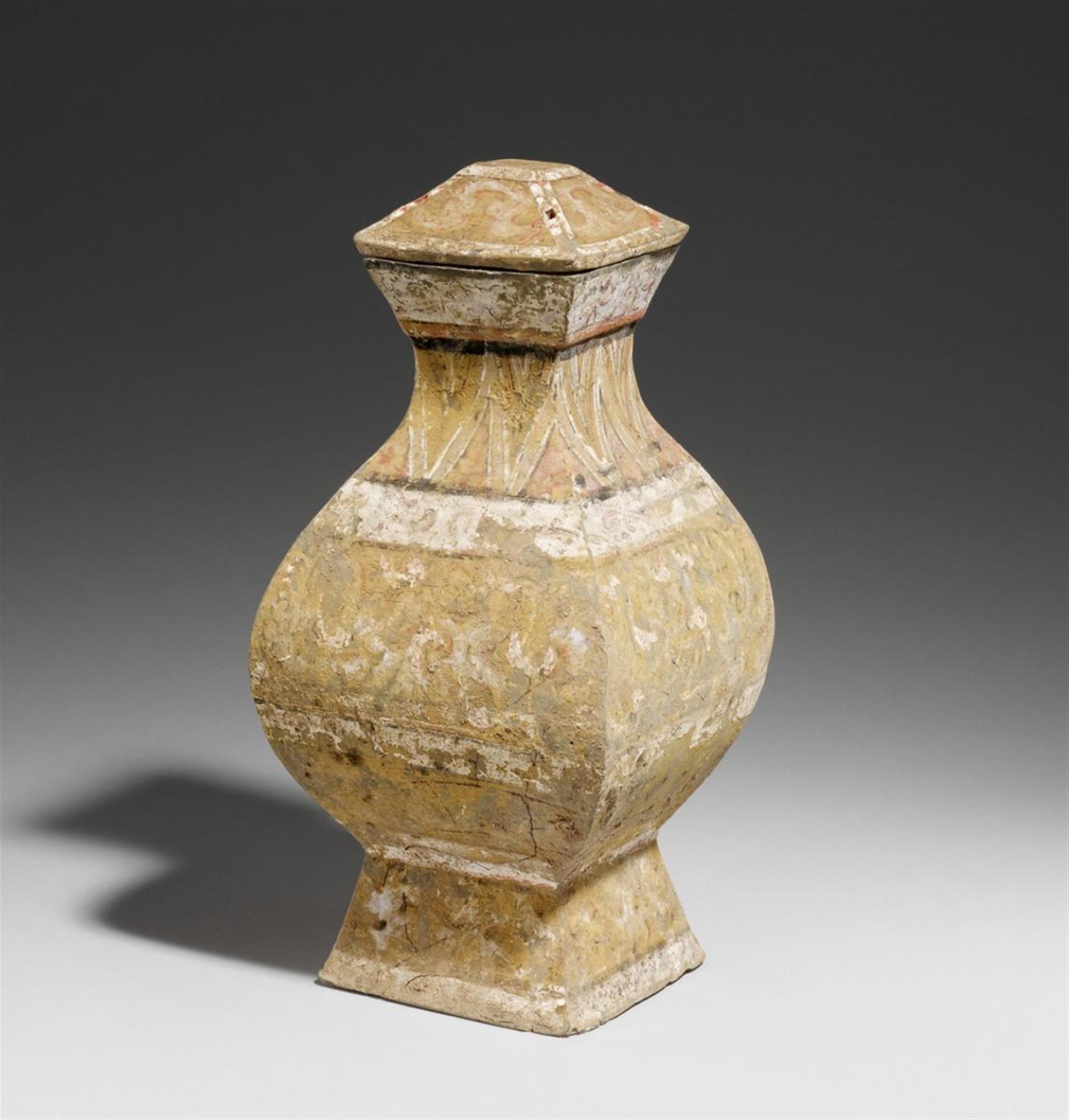 A hu-shaped urn and cover. Han dynasty (206 BC-220 AC) - image-1