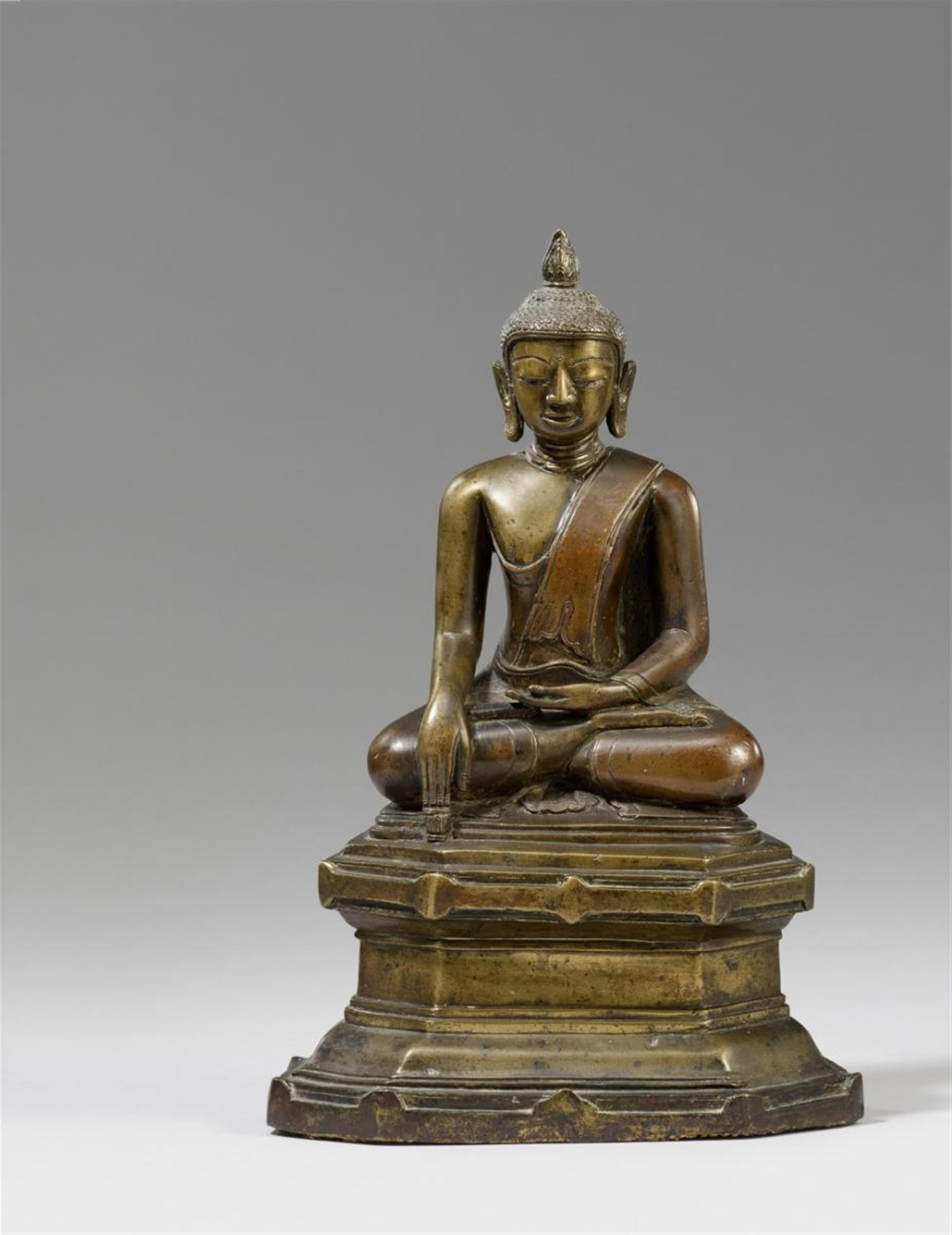 An Arakan bronze figure of Buddha Shakyamuni. 16th/17th century - image-1