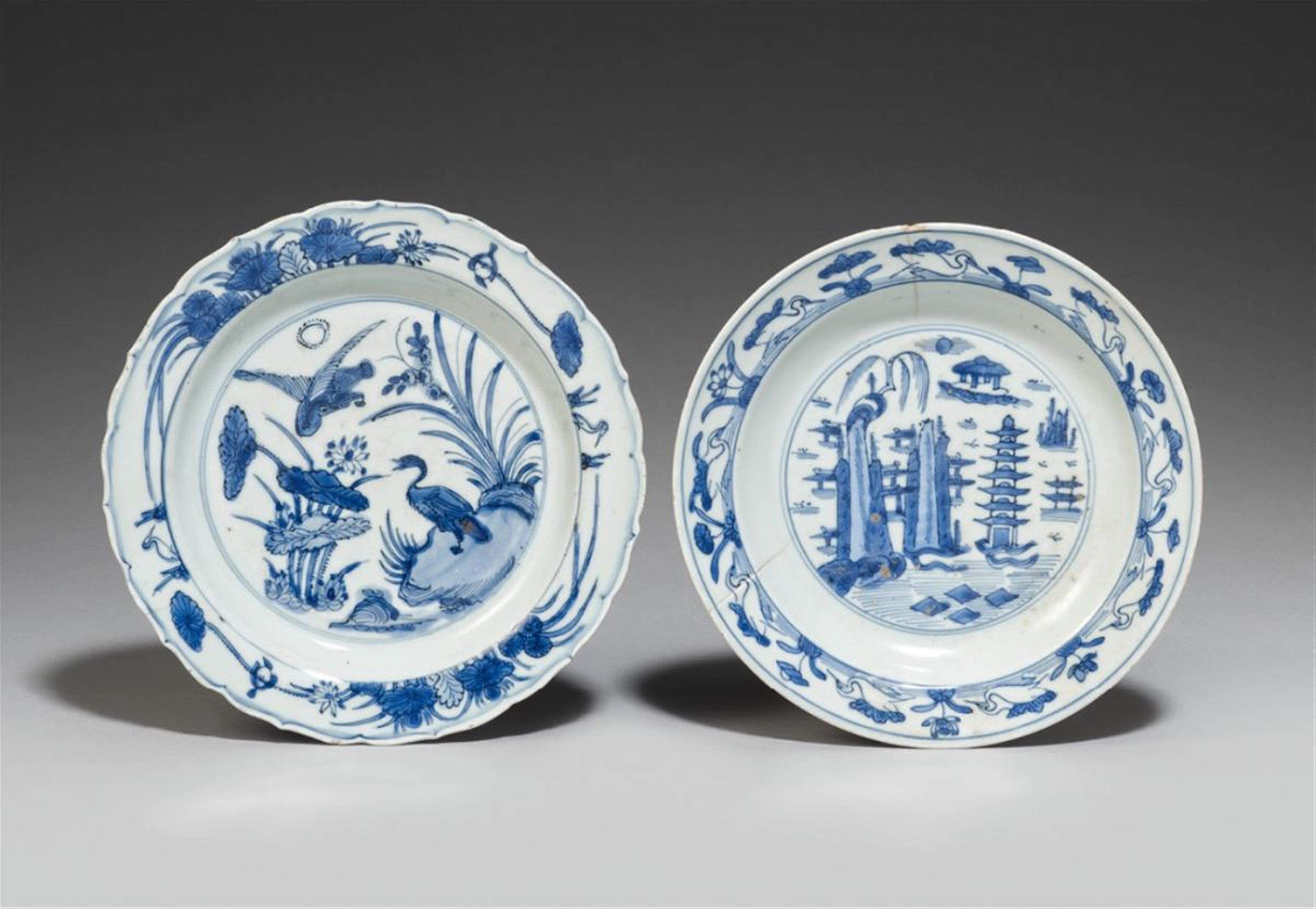 Two blue and white dishes. 16th century - image-1