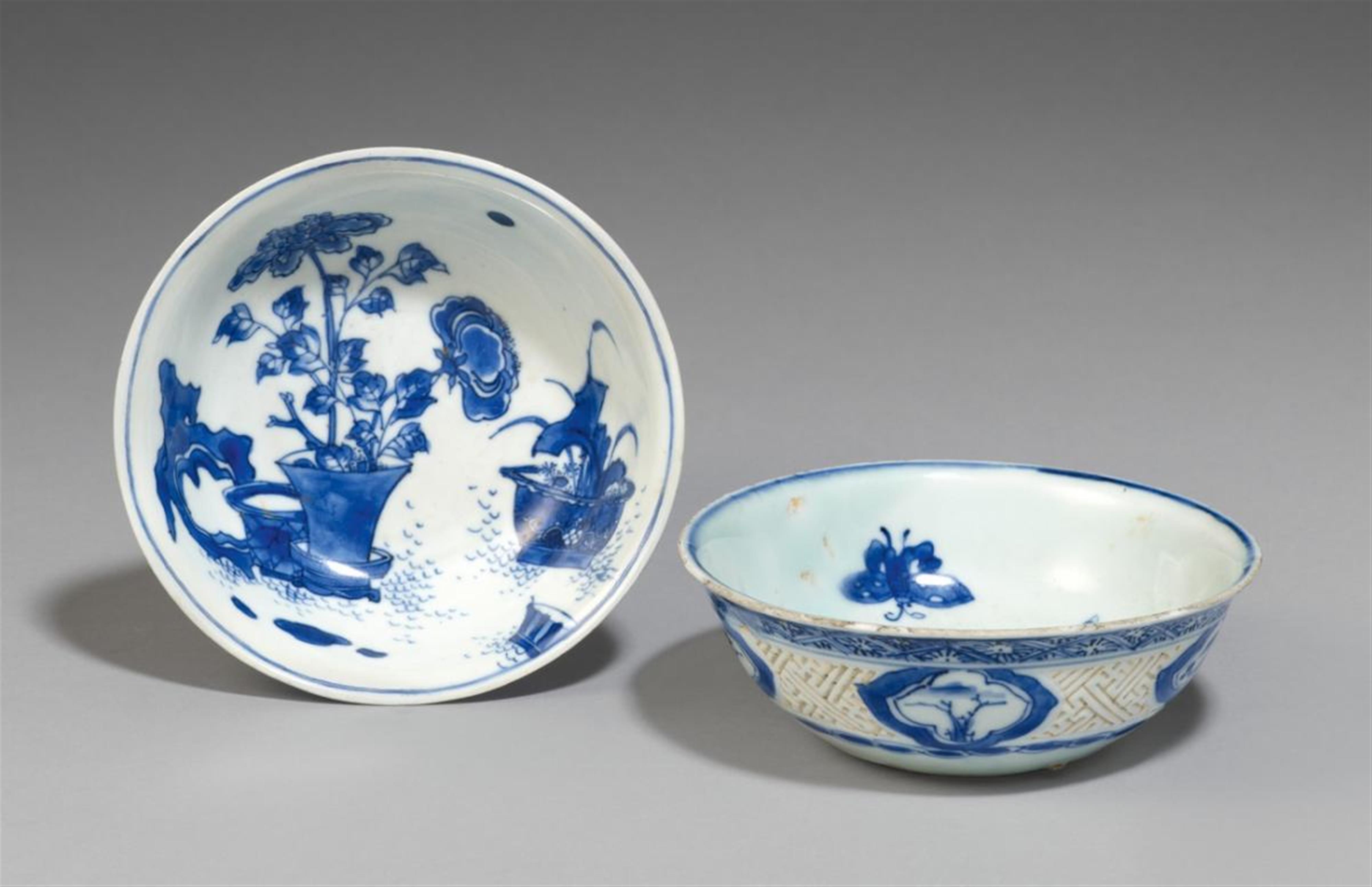 Two blue and white bowls. Transitional period, around 1640 - image-1