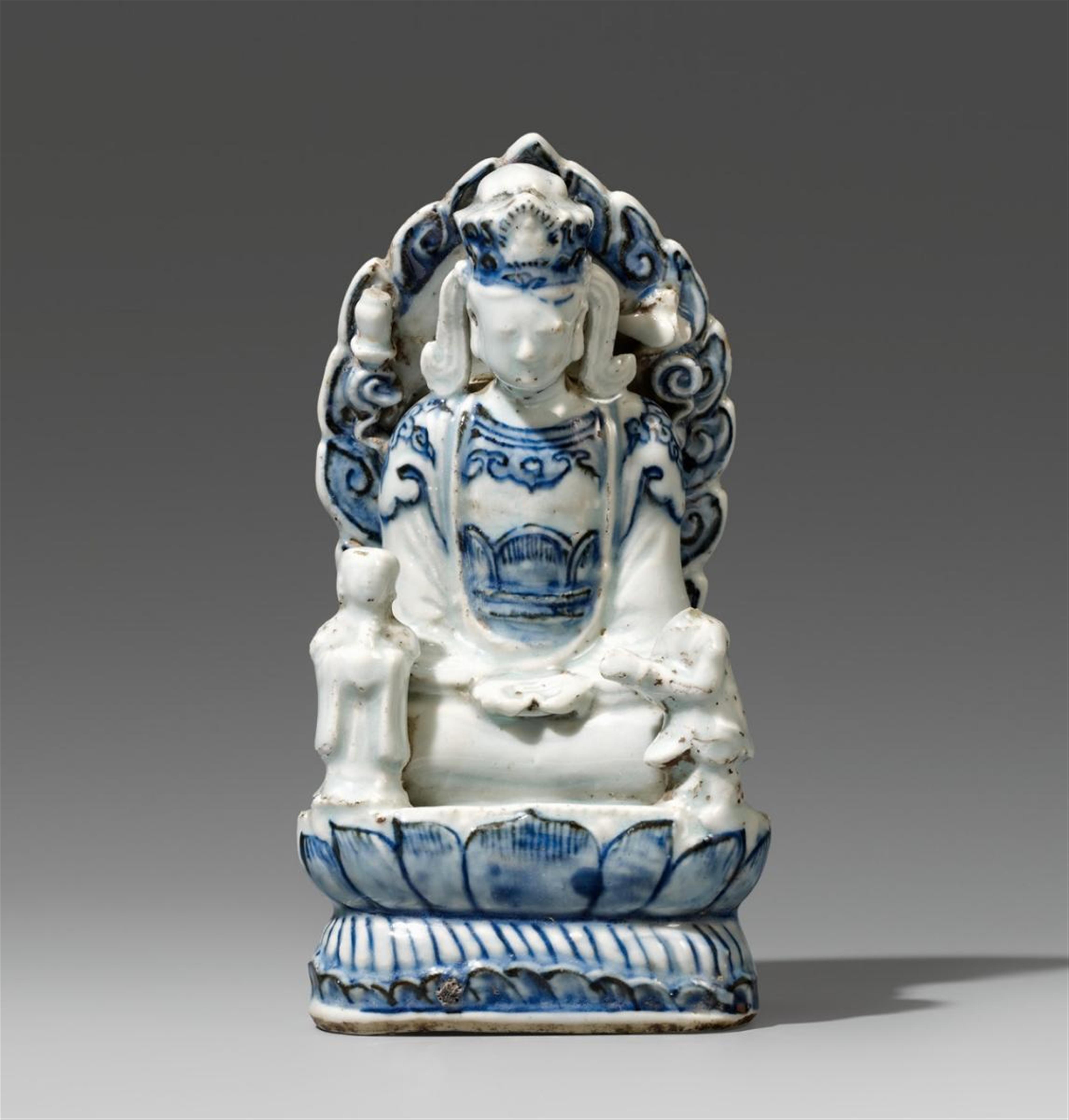 A blue and white figure of Guanyin. 17th century - image-1