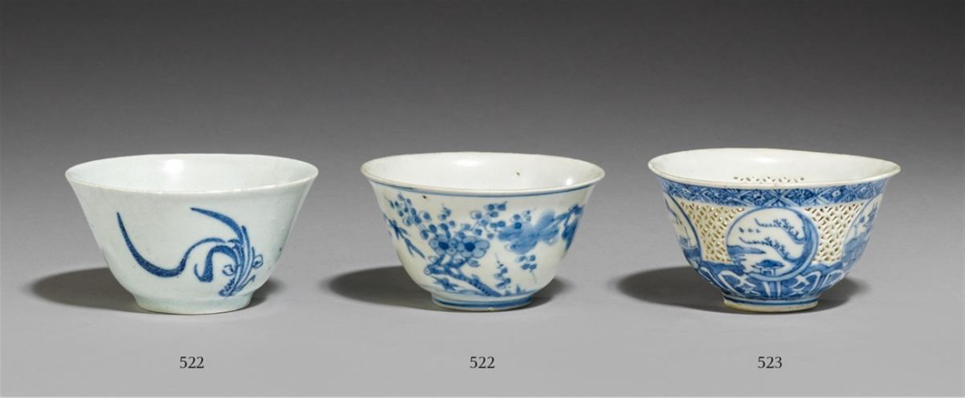 Two blue and white cups. Mid 17th century - image-1