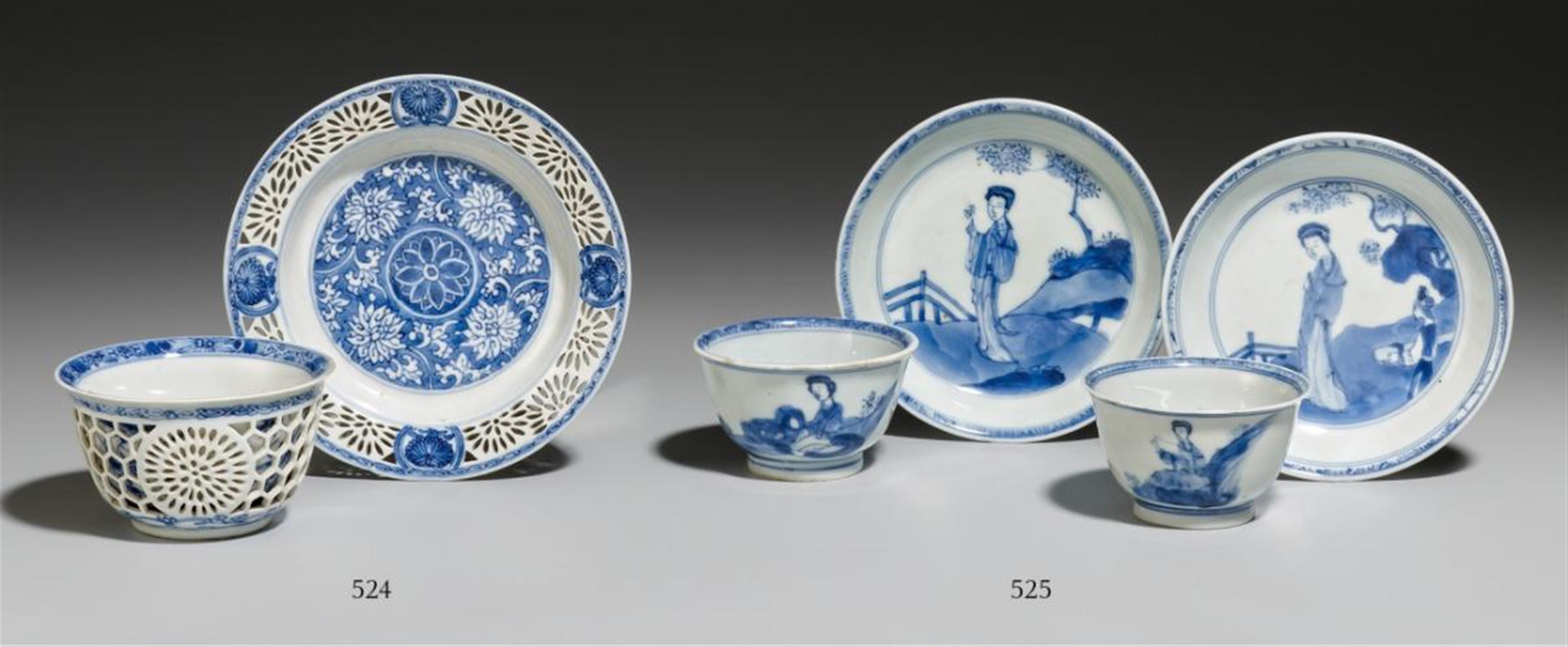 A blue and white openwork cup and saucer. Kangxi period (1662-1722) - image-1