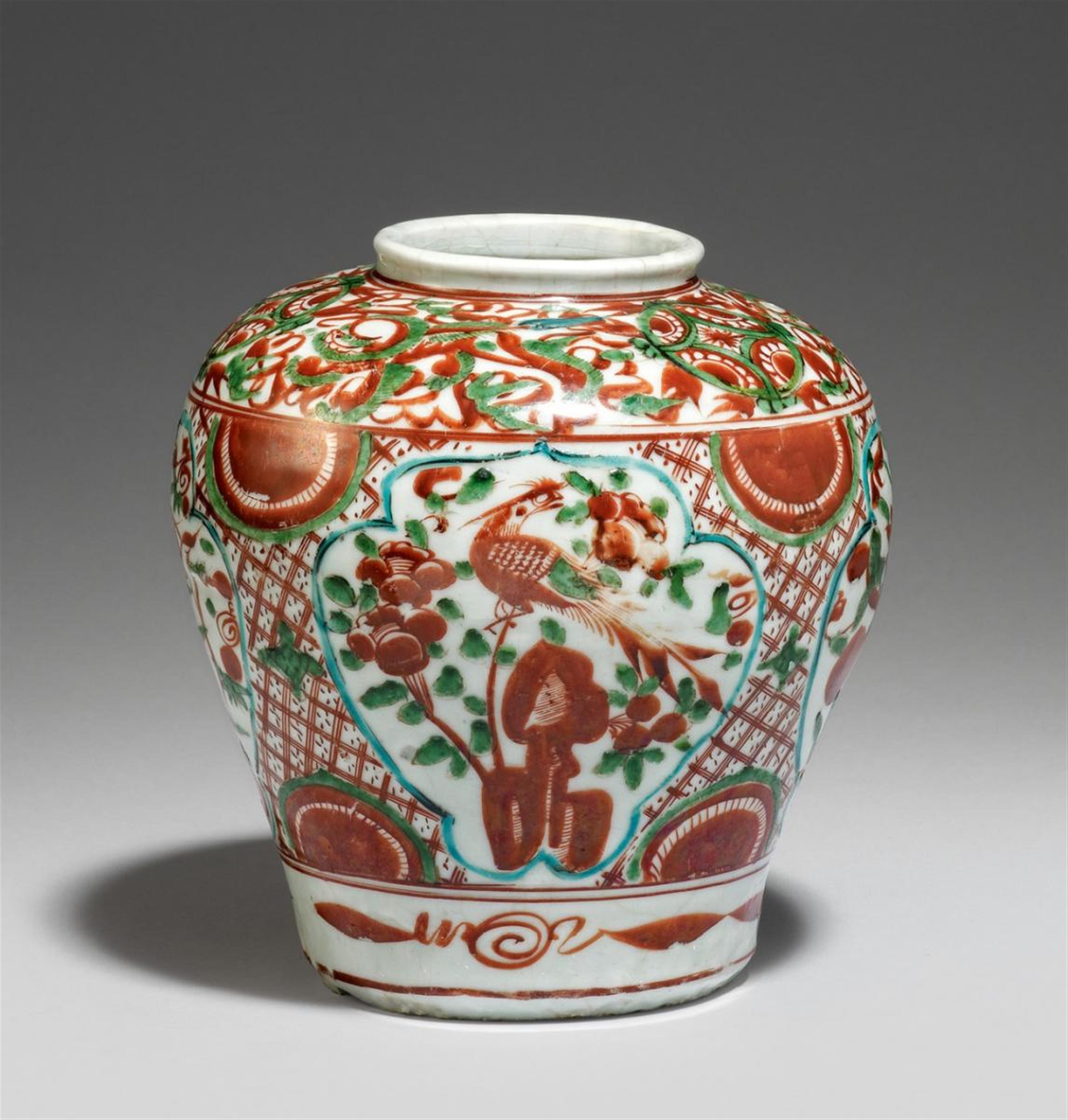 A polychrome Zhangzhou (Swatow) jar. 16th/17th century - image-1