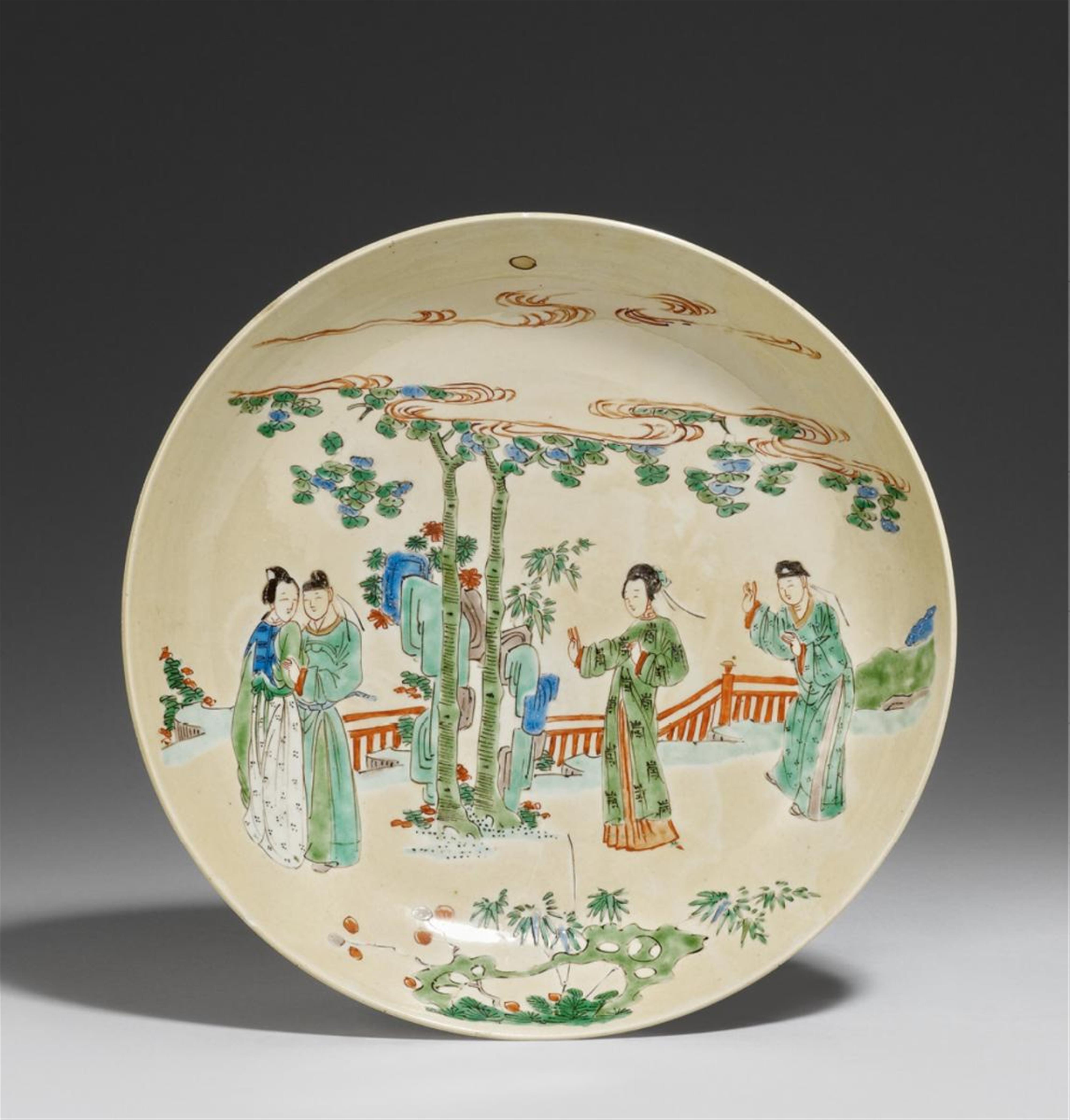 A famille verte saucer dish, with a café-au-lait-glazed ground. Kangxi period (1662-1722) - image-1