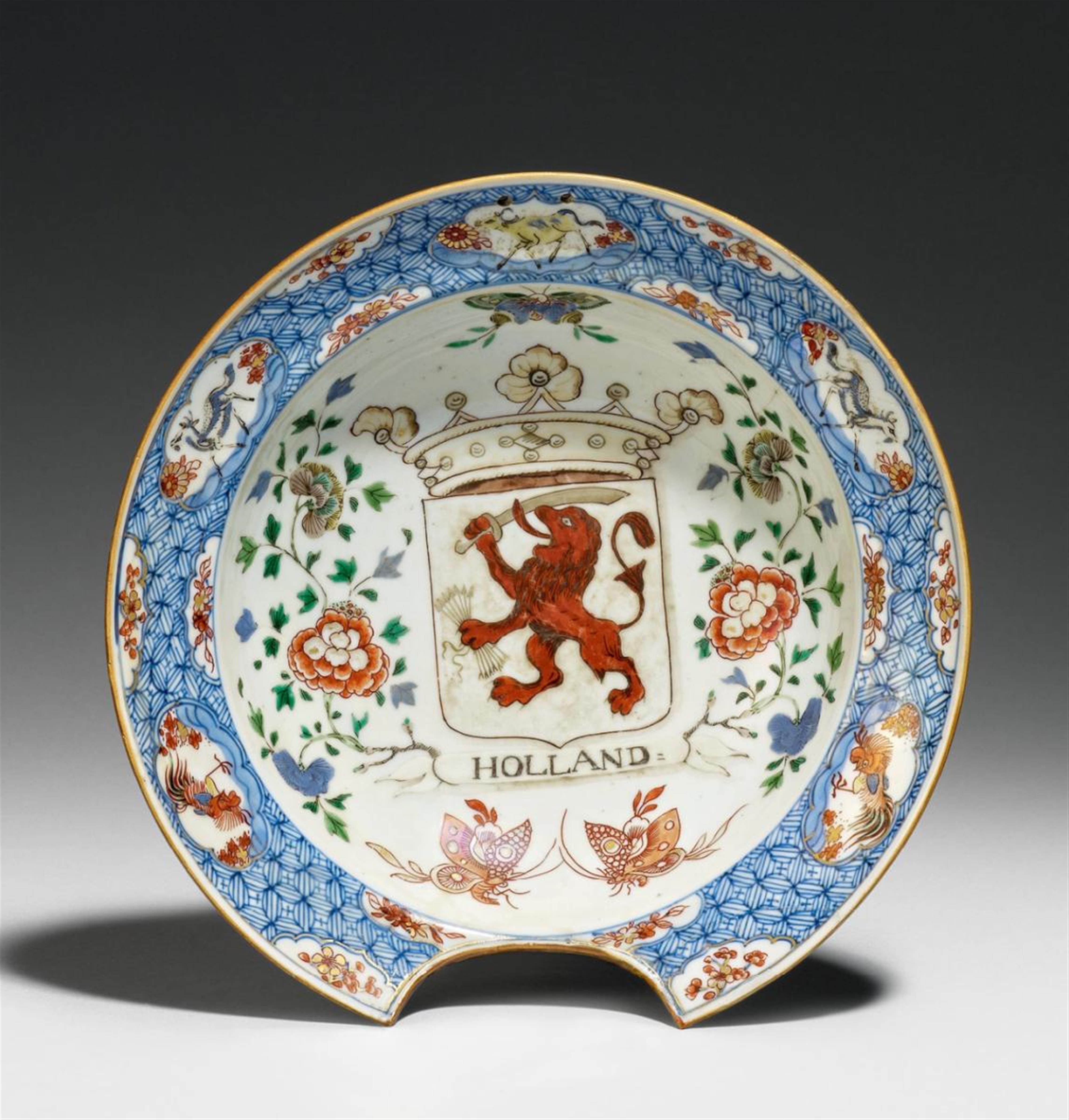 Famille verte-Barbierschale mit Wappendekor. Kangxi-Periode (1662-1722) - image-1