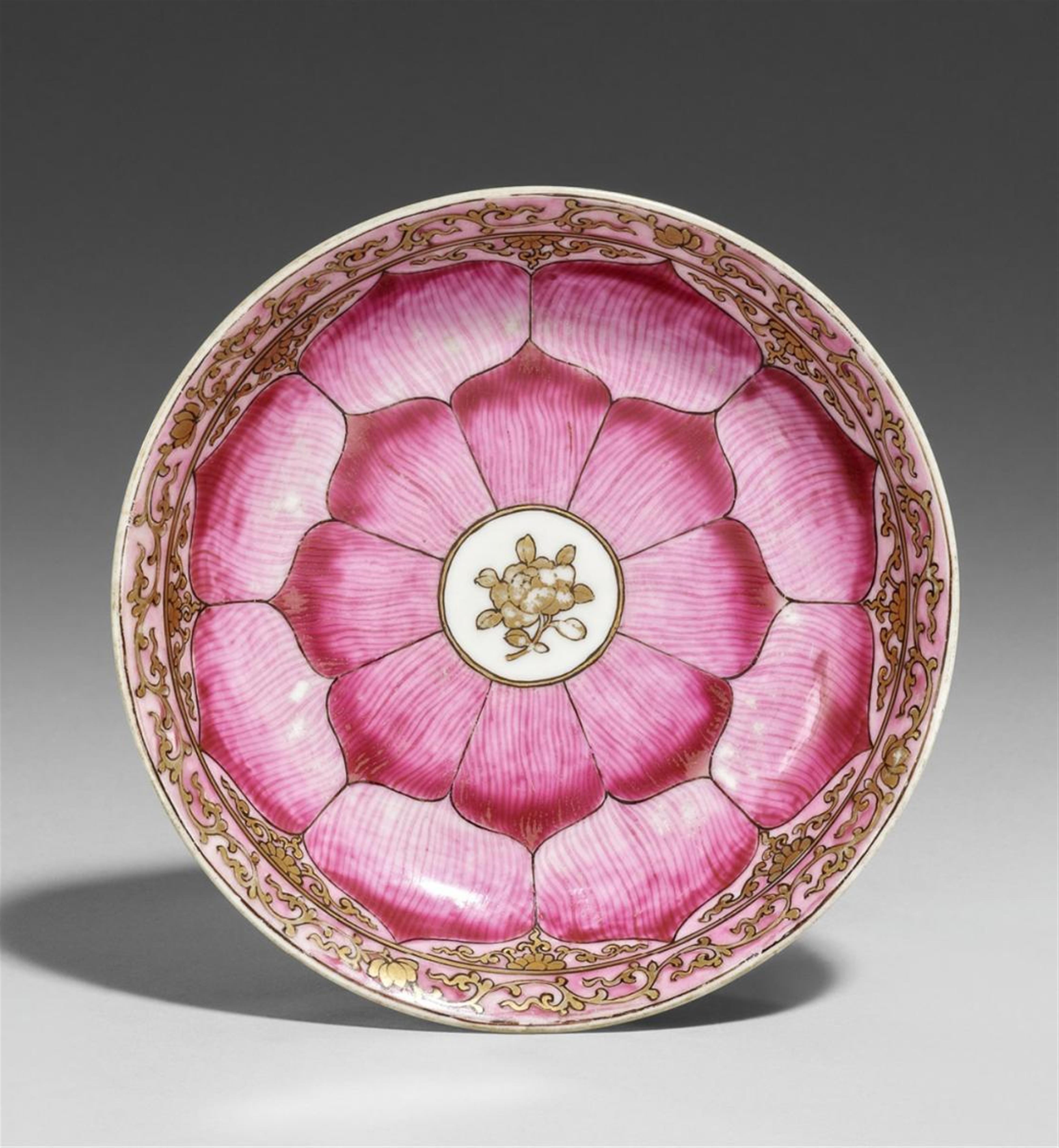 Famille rose-Lotos-Schale. Qianlong-Periode (1735-1796) - image-1