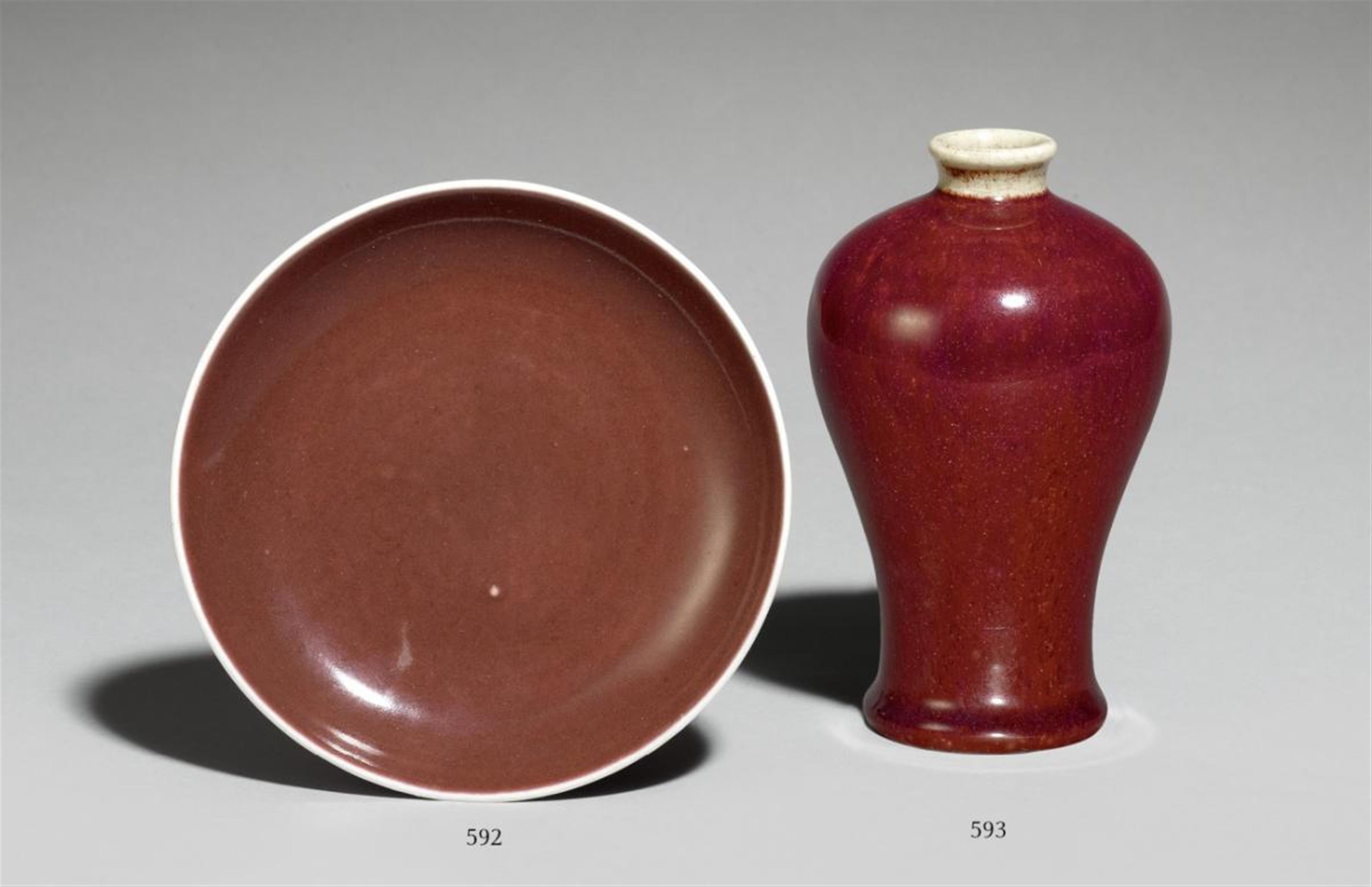 A copper-red-glazed dish. Qianlong period (1735-1796) - image-1