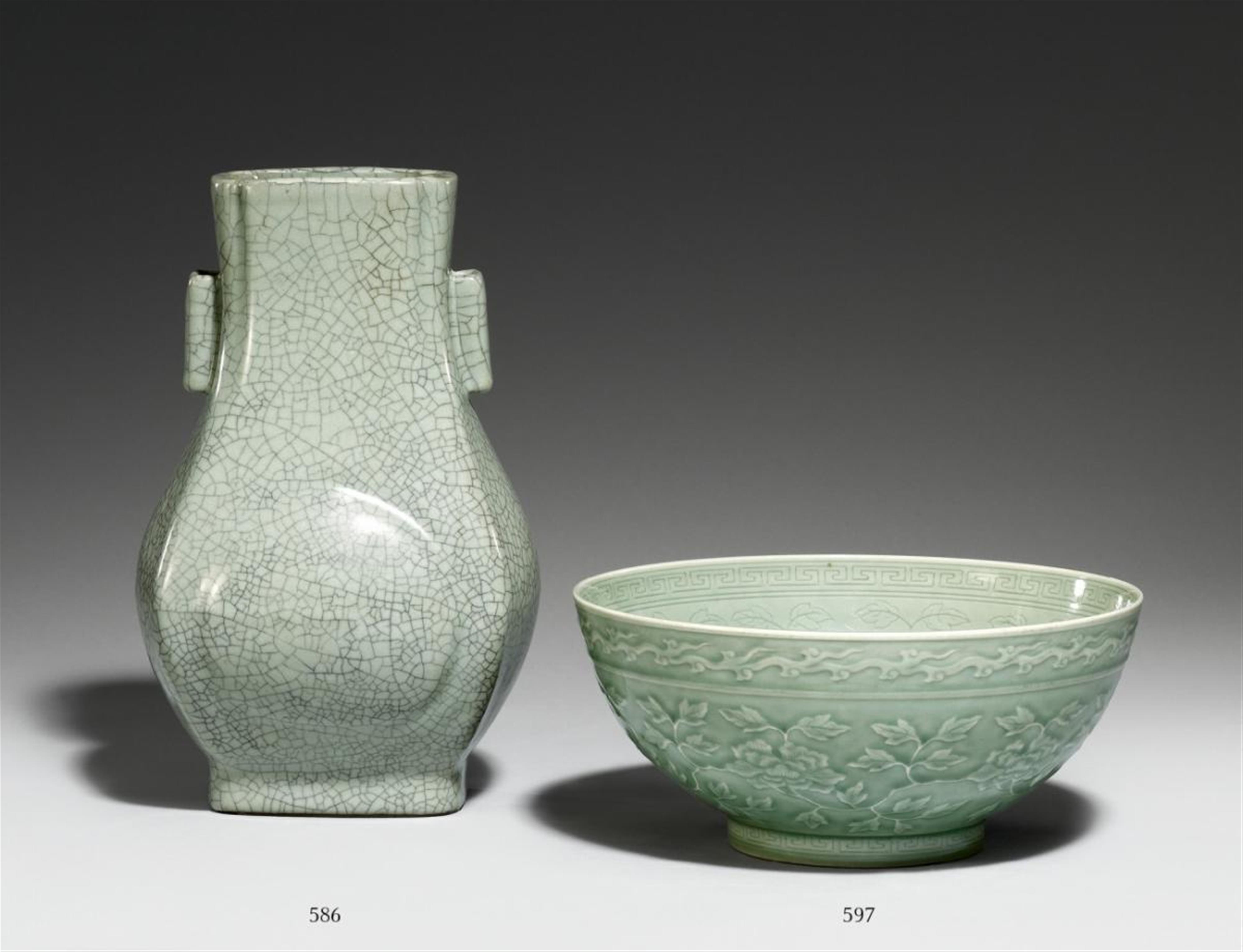 A celadon-glazed bowl. 20th century - image-1