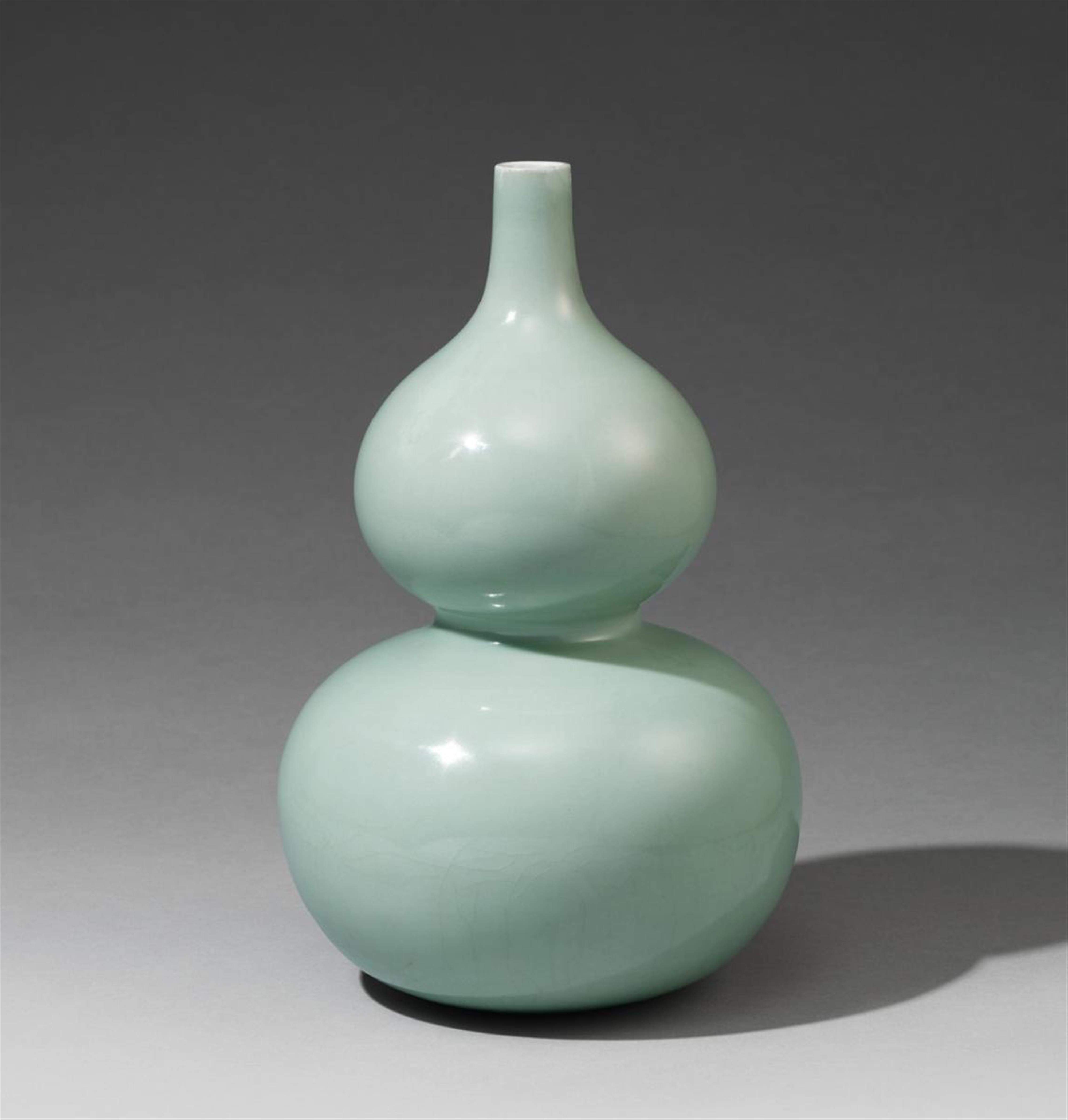 A celadon-glazed double-gourd vase. 20th century - image-1