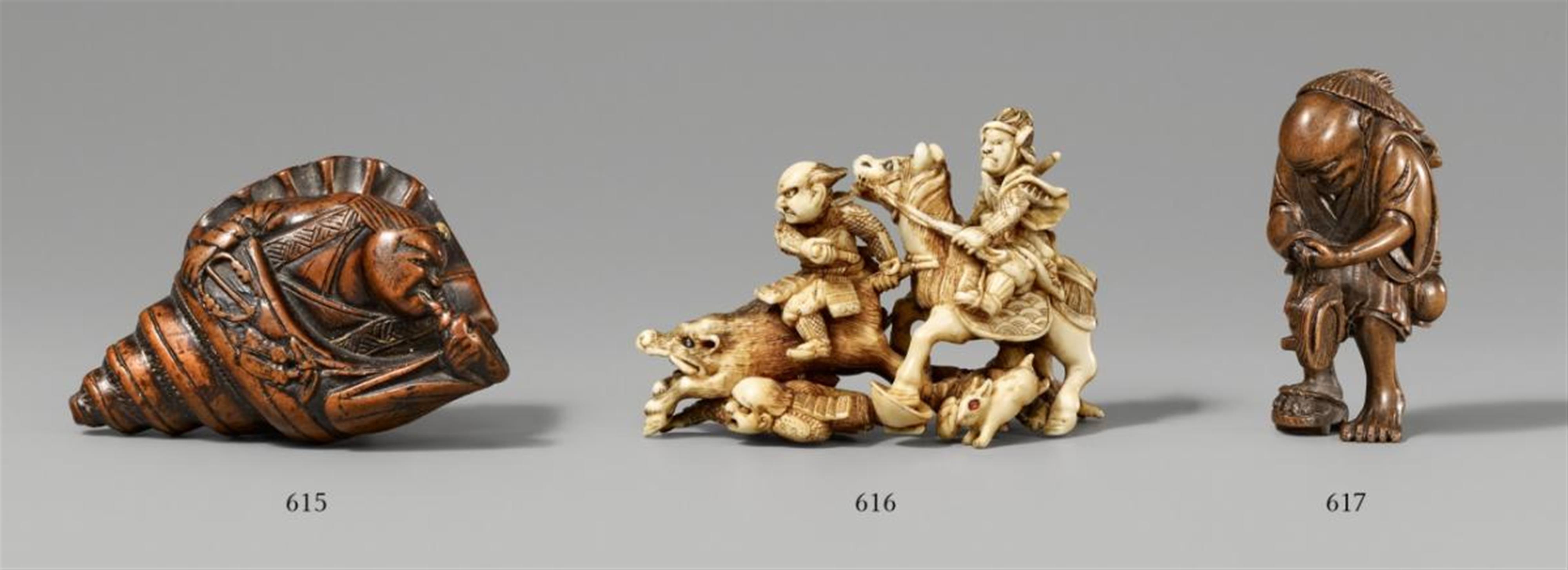 An okimono-type ivory netsuke of Yoritomo and Nitan no Shiro. Late 19th century - image-1