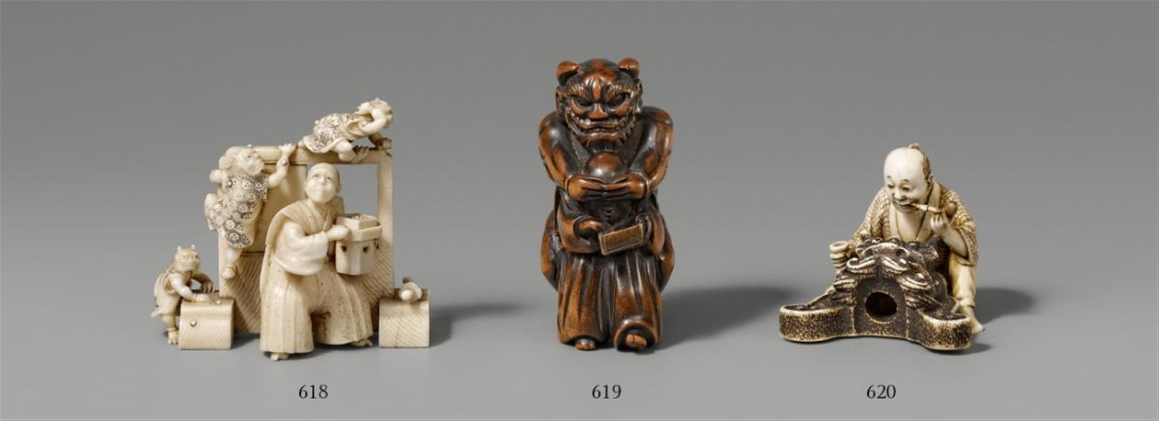 A small ivory okimono type netsuke of a man at setsubun. Late 19th century - image-1