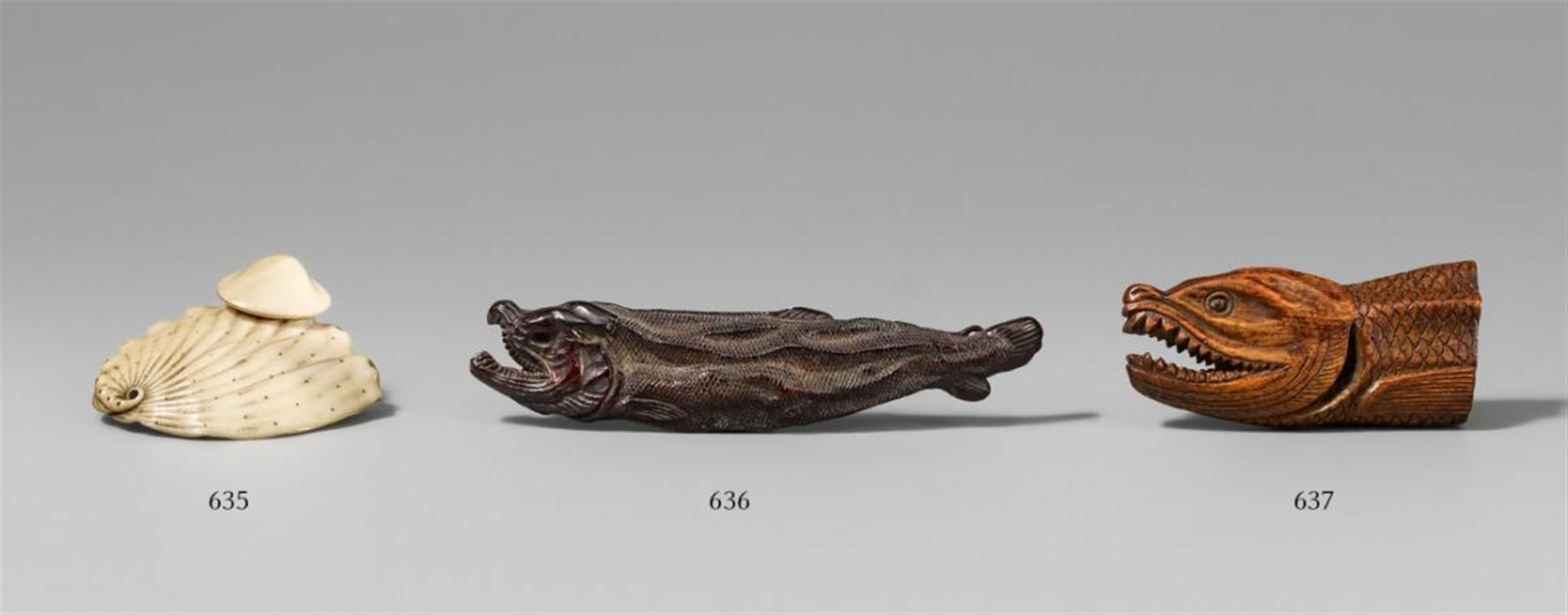 A lacquered wood netsuke of a shiosake. 19th century - image-1