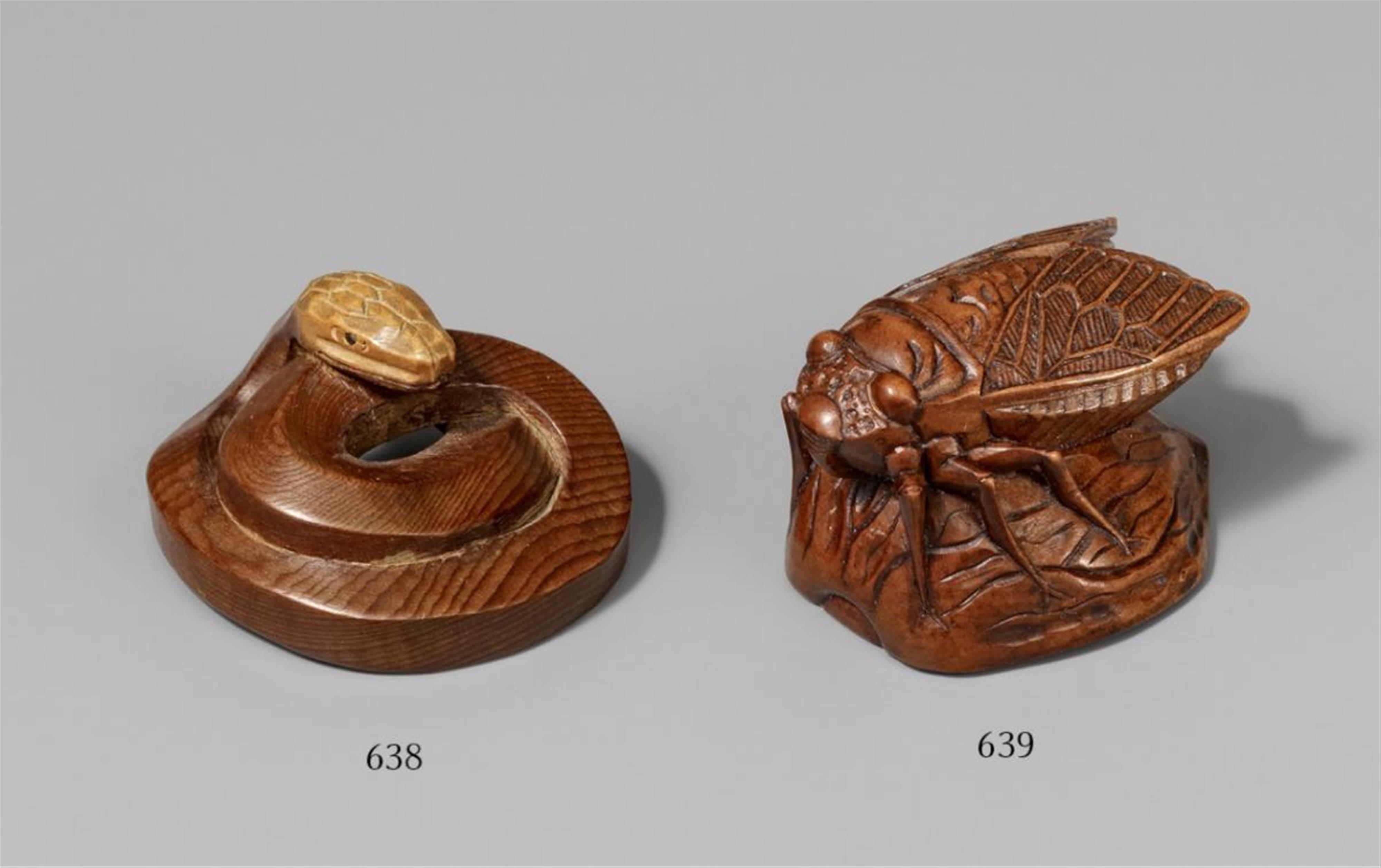 A Hida Takayama yew wood netsuke of a coiled snake. Early 20th century - image-1