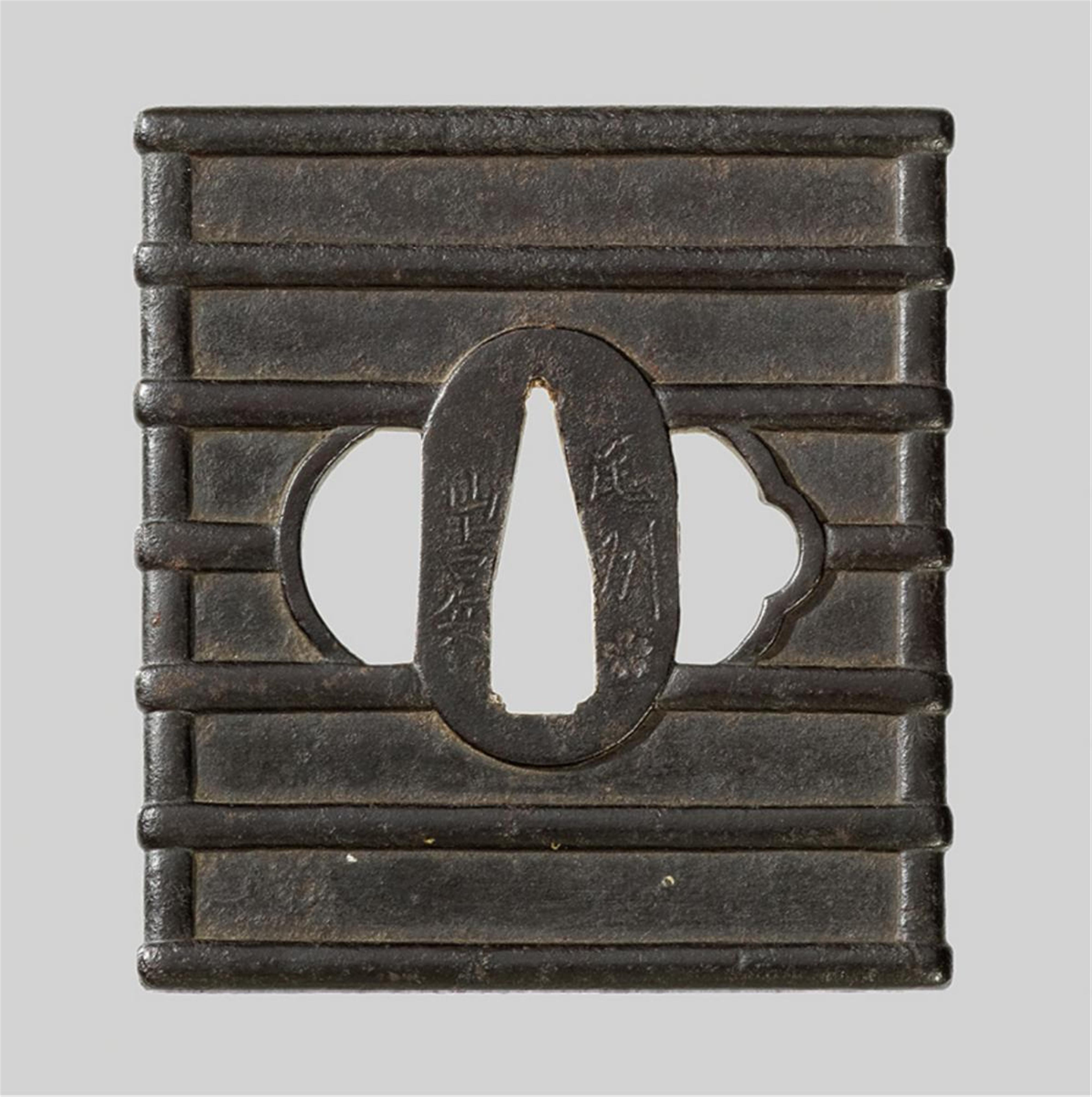 An iron tsuba by Sakura Yamayoshibe. Late 17th century - image-1