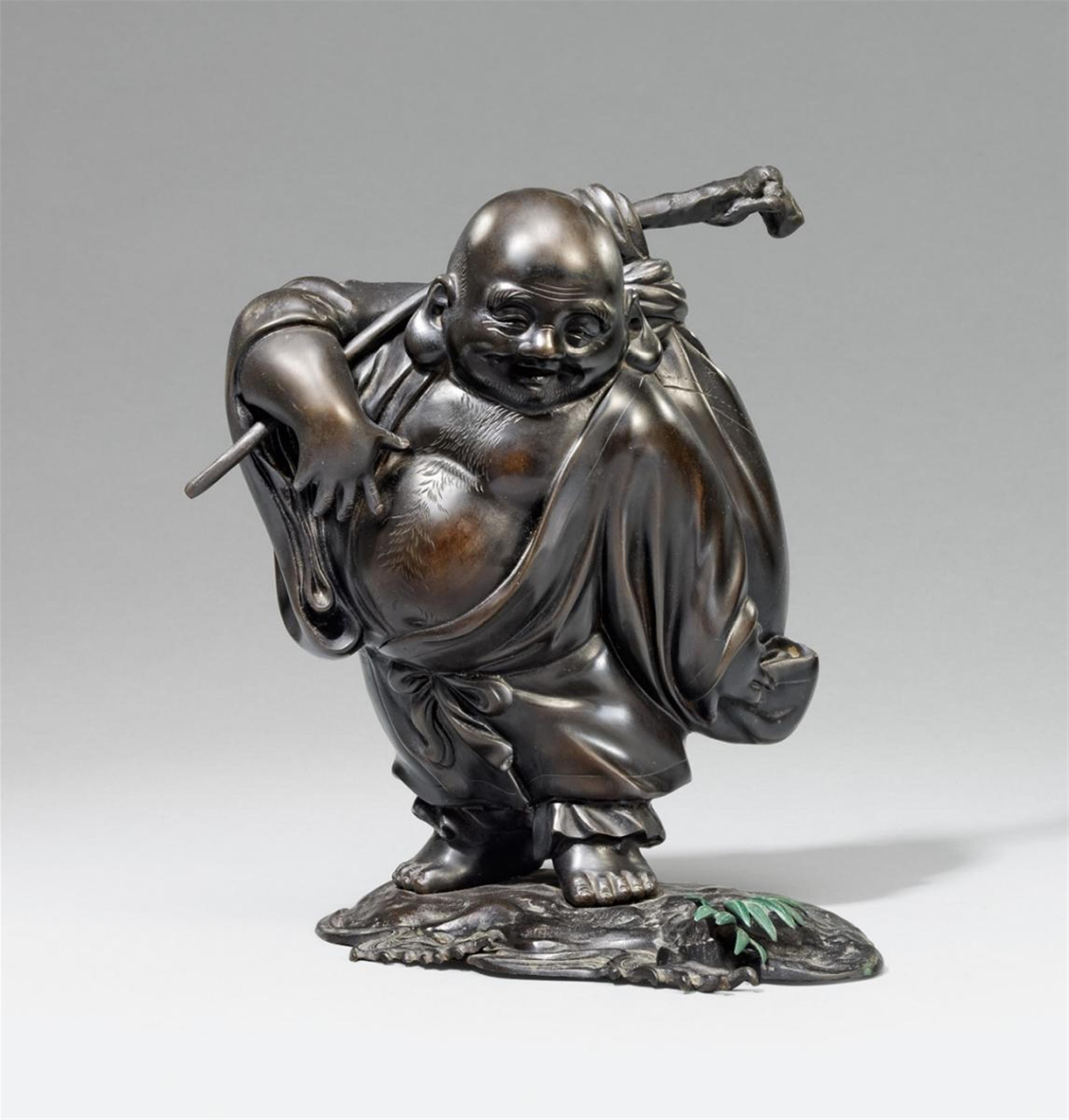 Hotei als Wandermönch. Bronze. Frühes 20. Jh. - image-1