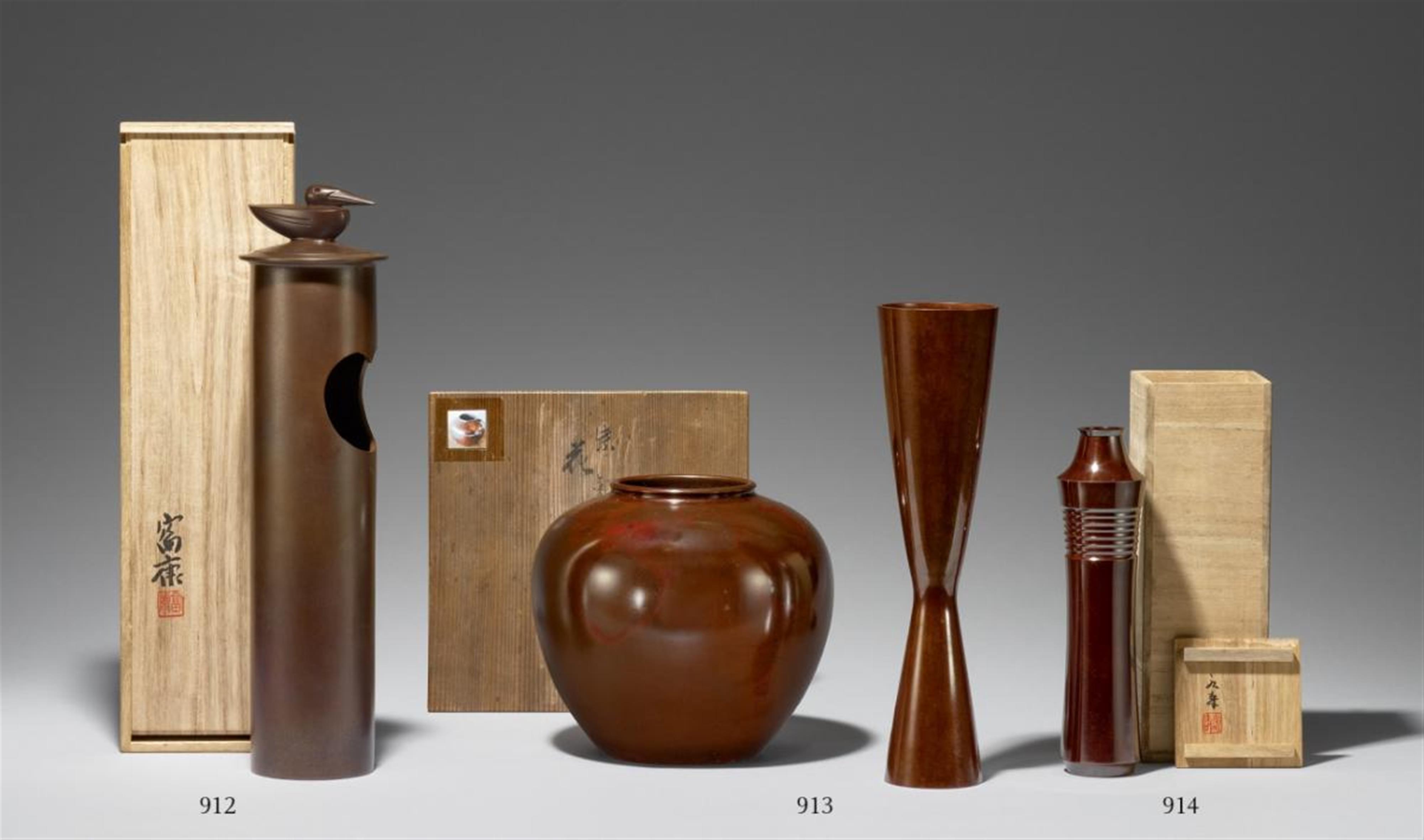 Two bronze vases. Mid 20th century - image-1