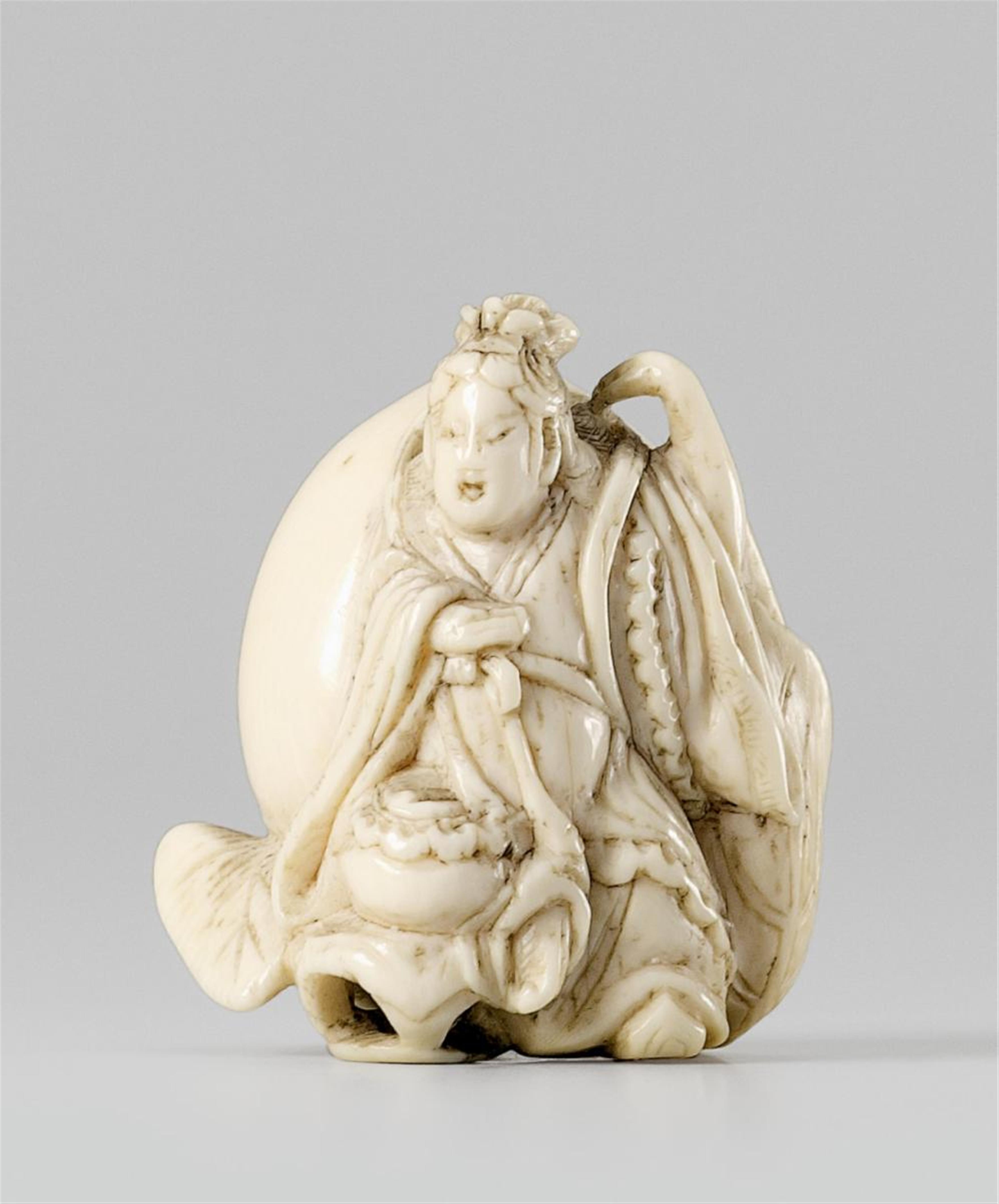 A small ivory netsuke of Seiôbô. Mid 19th century - image-1