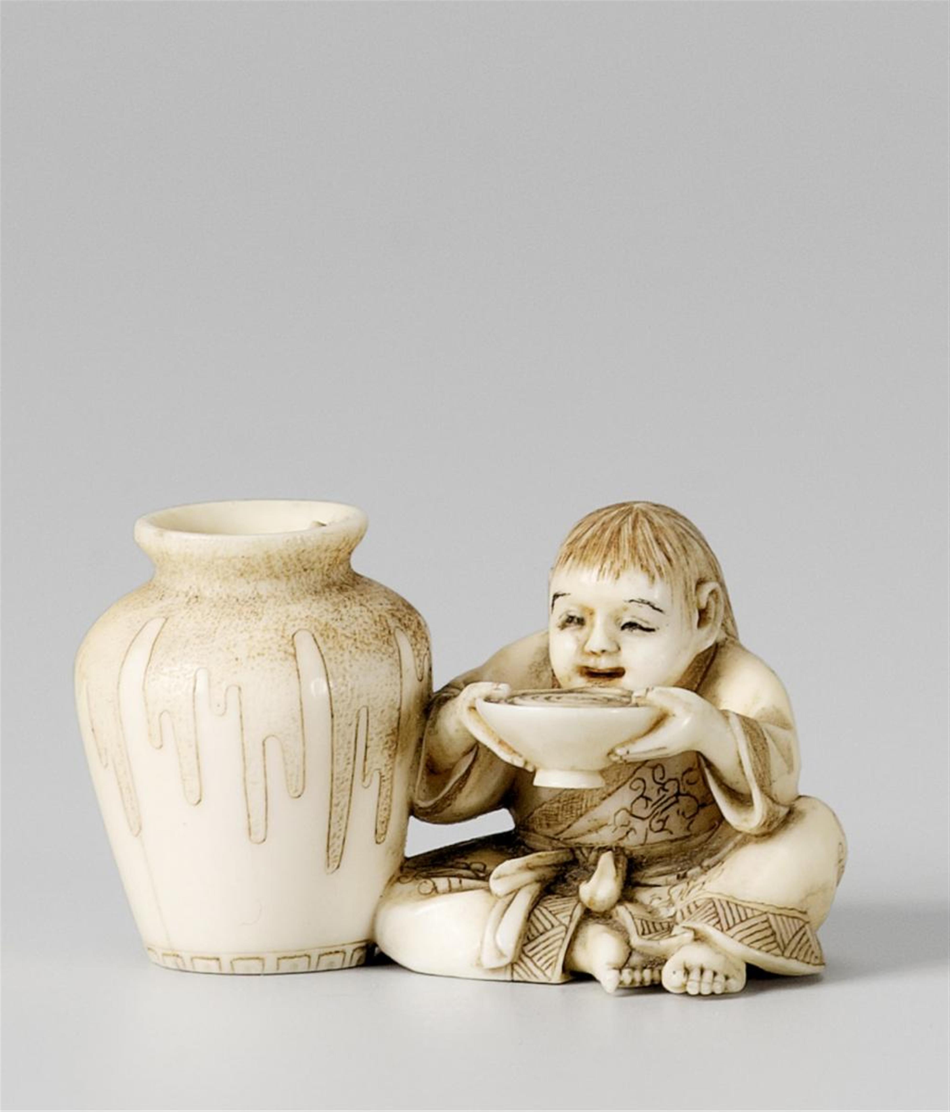 A small Tokyo school ivory netsuke of a shôjô, by Akishige. Early 20th century - image-1