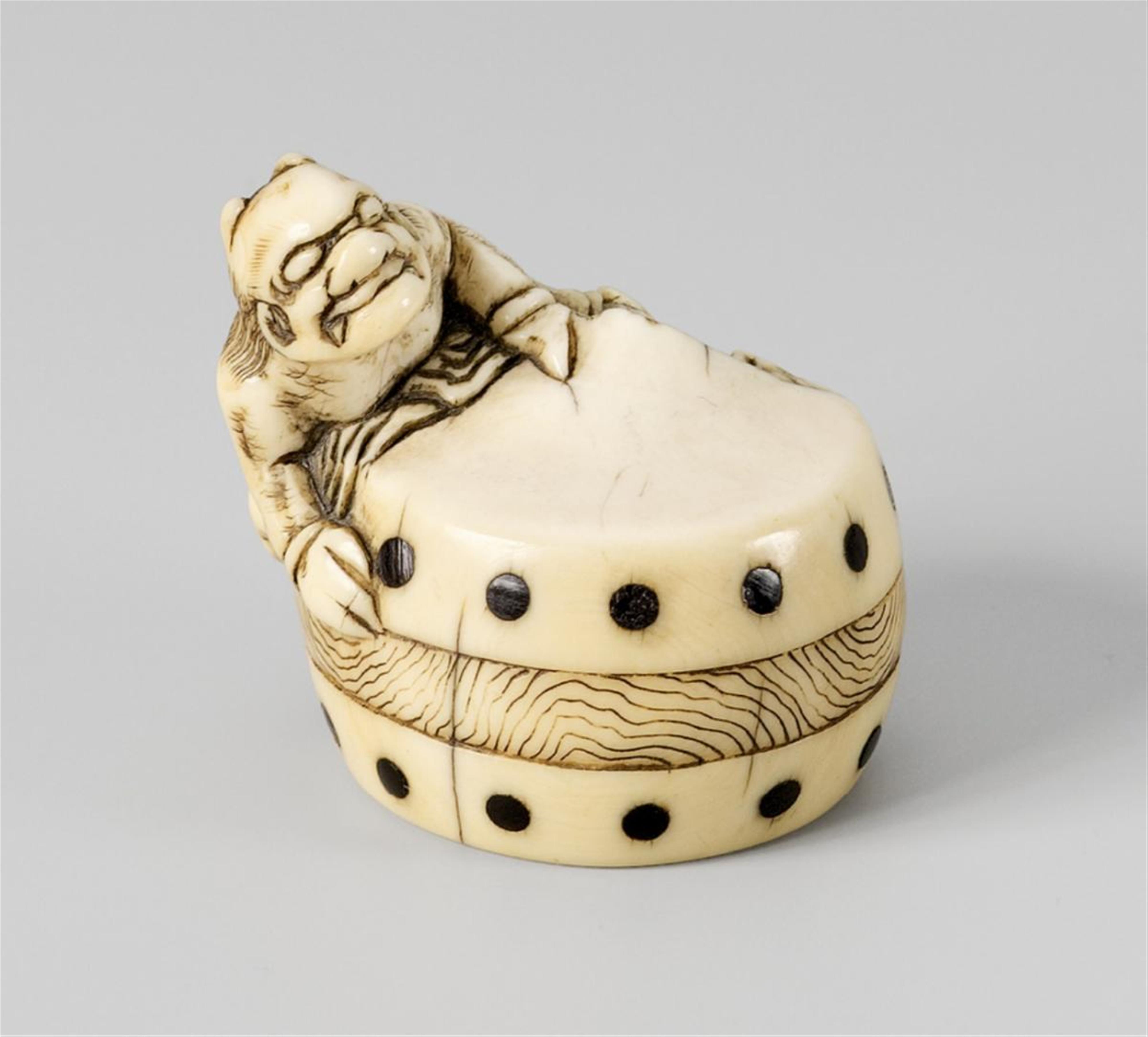 An ivory netsuke of Raiden. 19th century - image-1