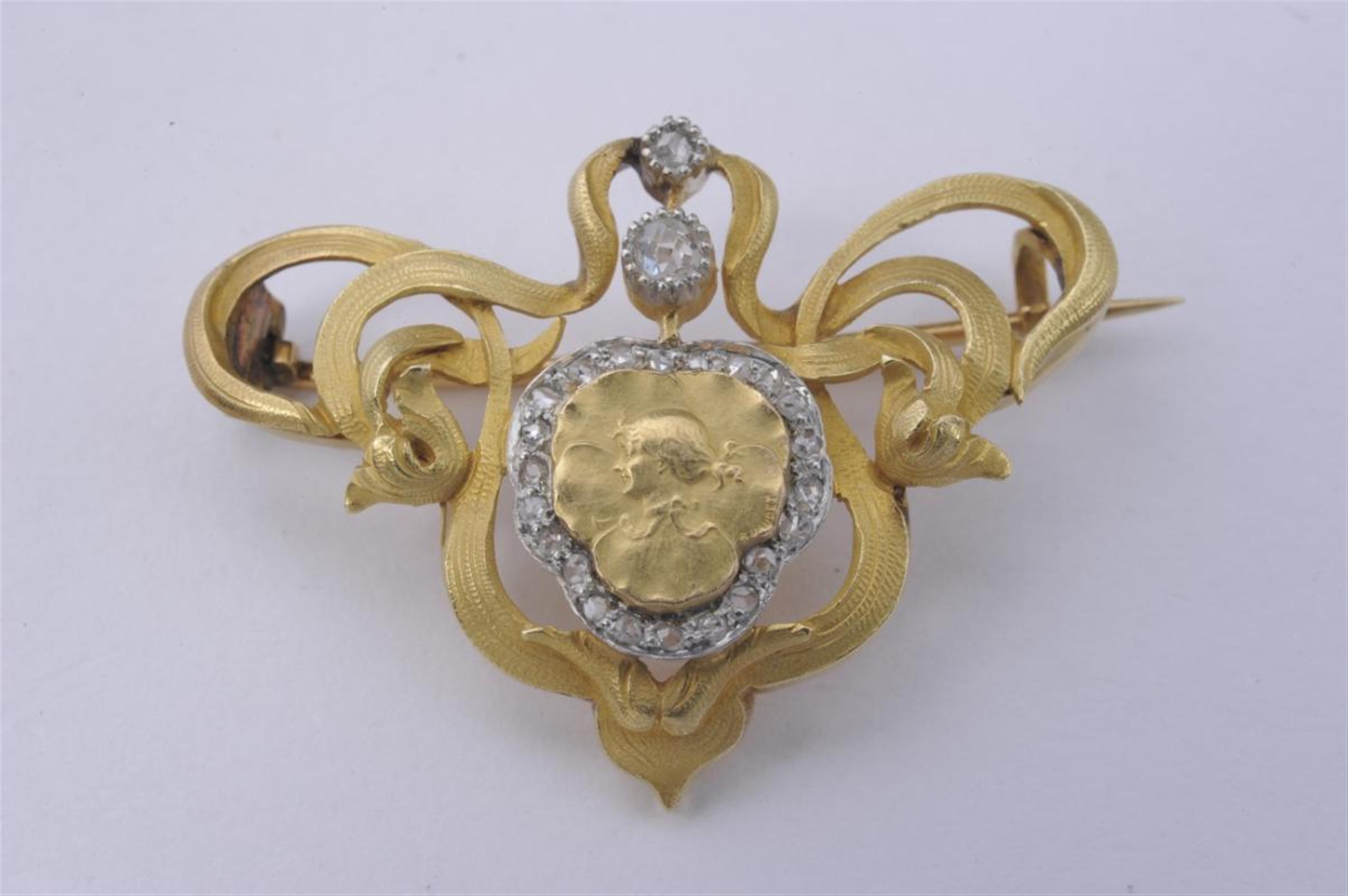 A Parisian 18k gold Art Nouveau medallion brooch. - image-1