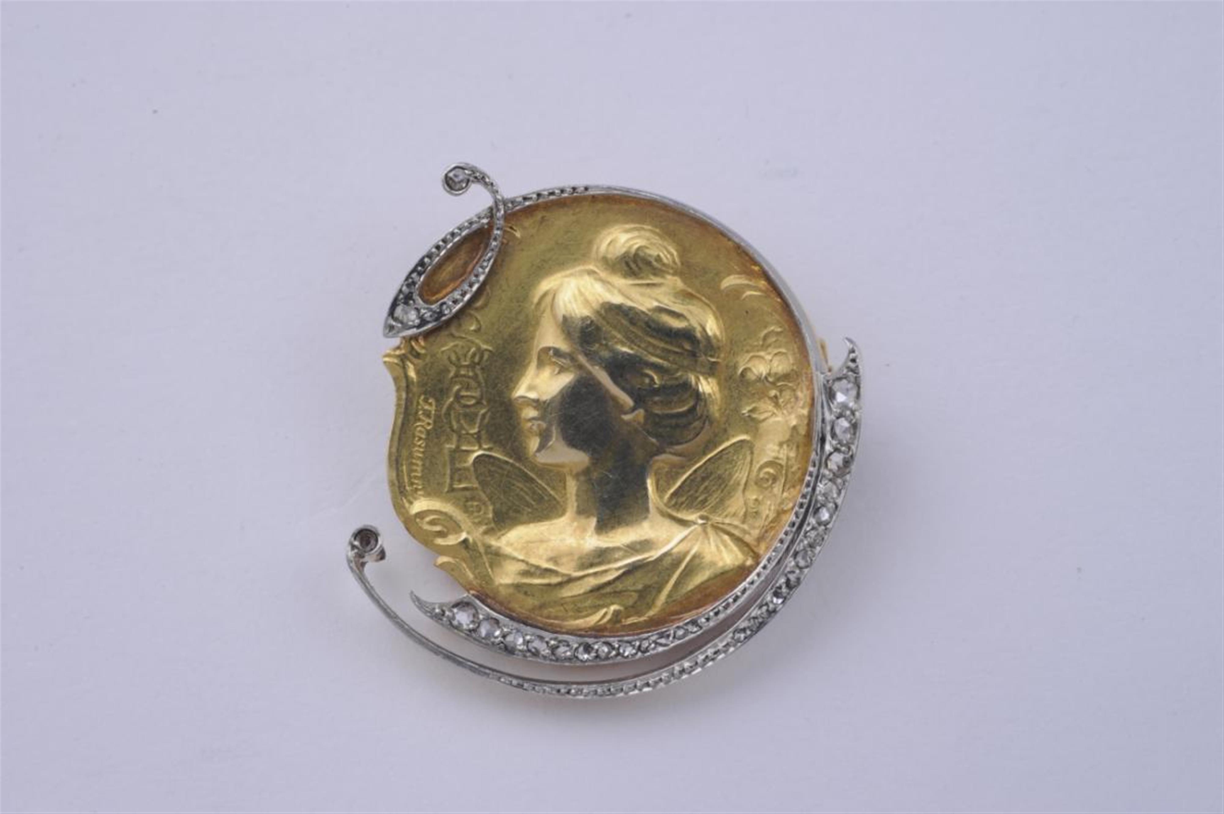 An 18k gold and platinum Art Nouveau relief medallion brooch with rose diamonds. - image-1