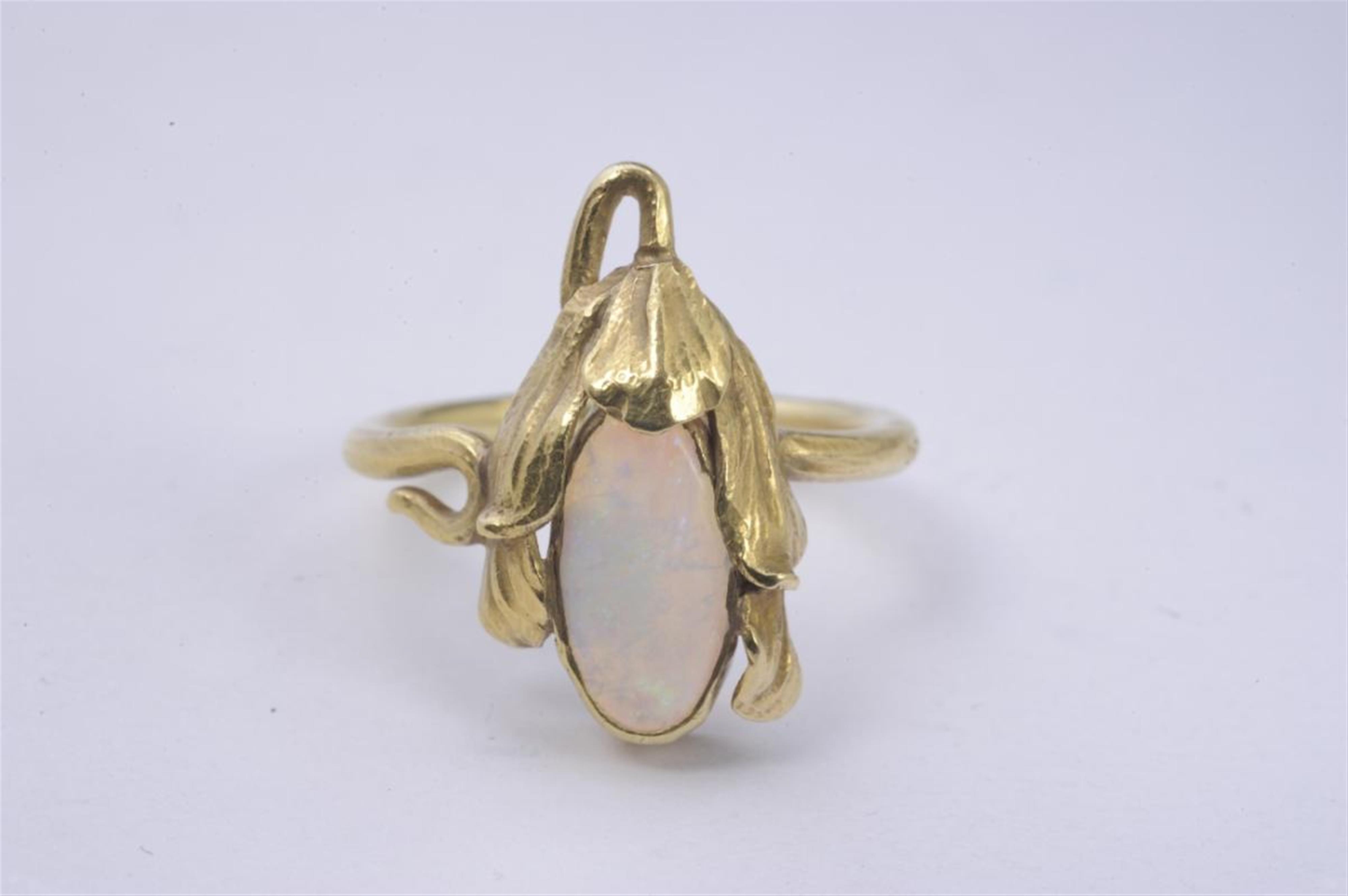 An 18k gold floral Jugendstil opal ring. - image-1