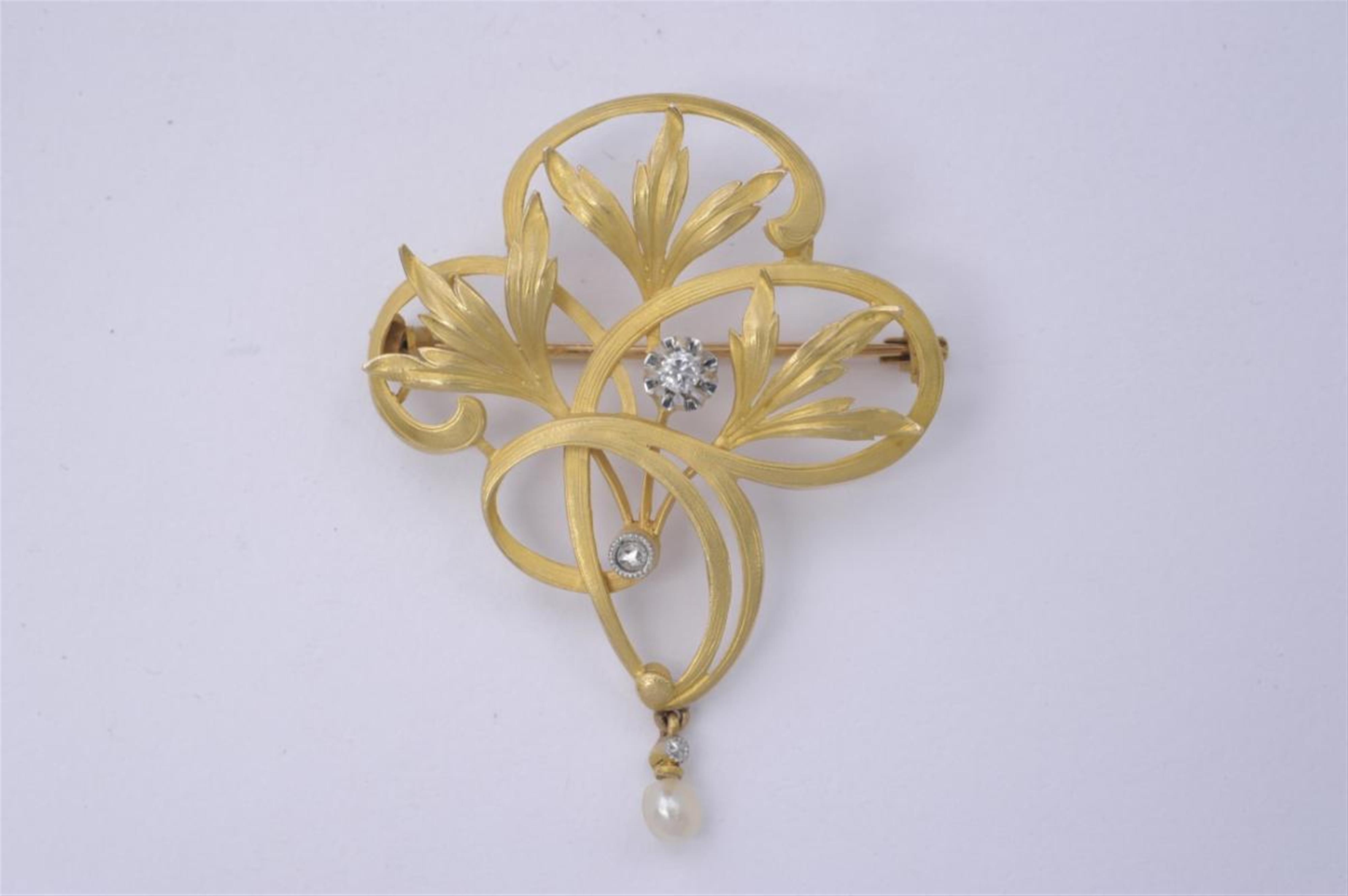 A Parisian 18k gold, diamond and pearl Art Nouveau brooch - image-1