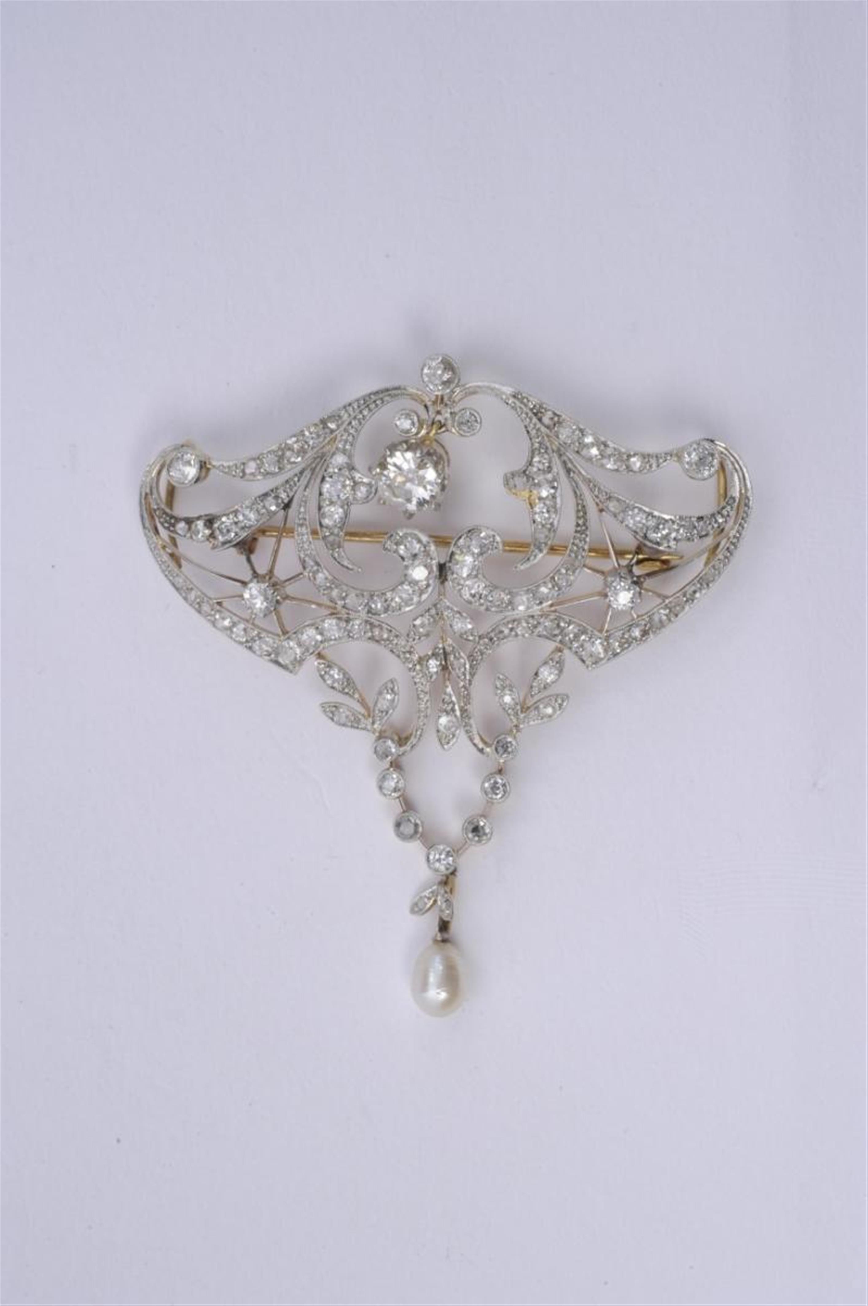 An 18k gold, platinum and diamond Belle Epoqué pendant brooch. - image-1