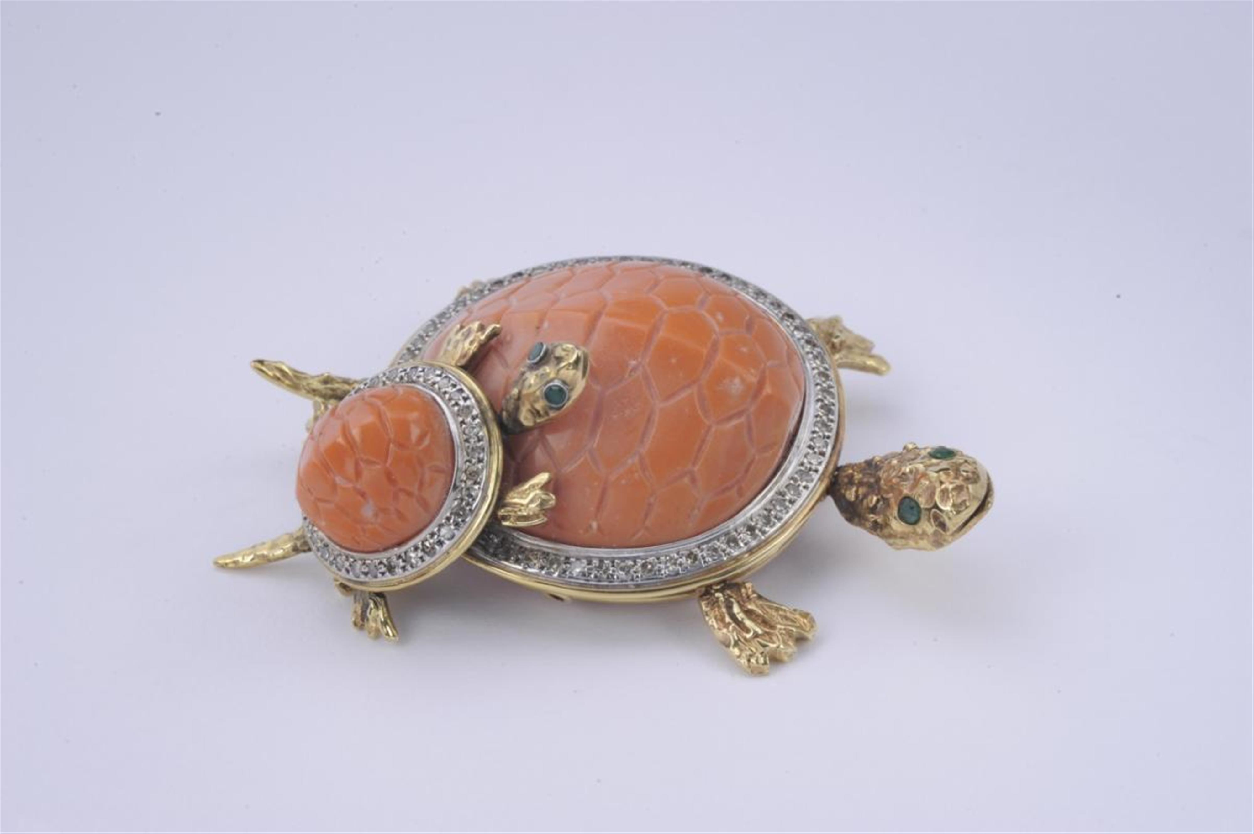 An 18k gold brooch formed as a turtle with moveable limbs. - image-1
