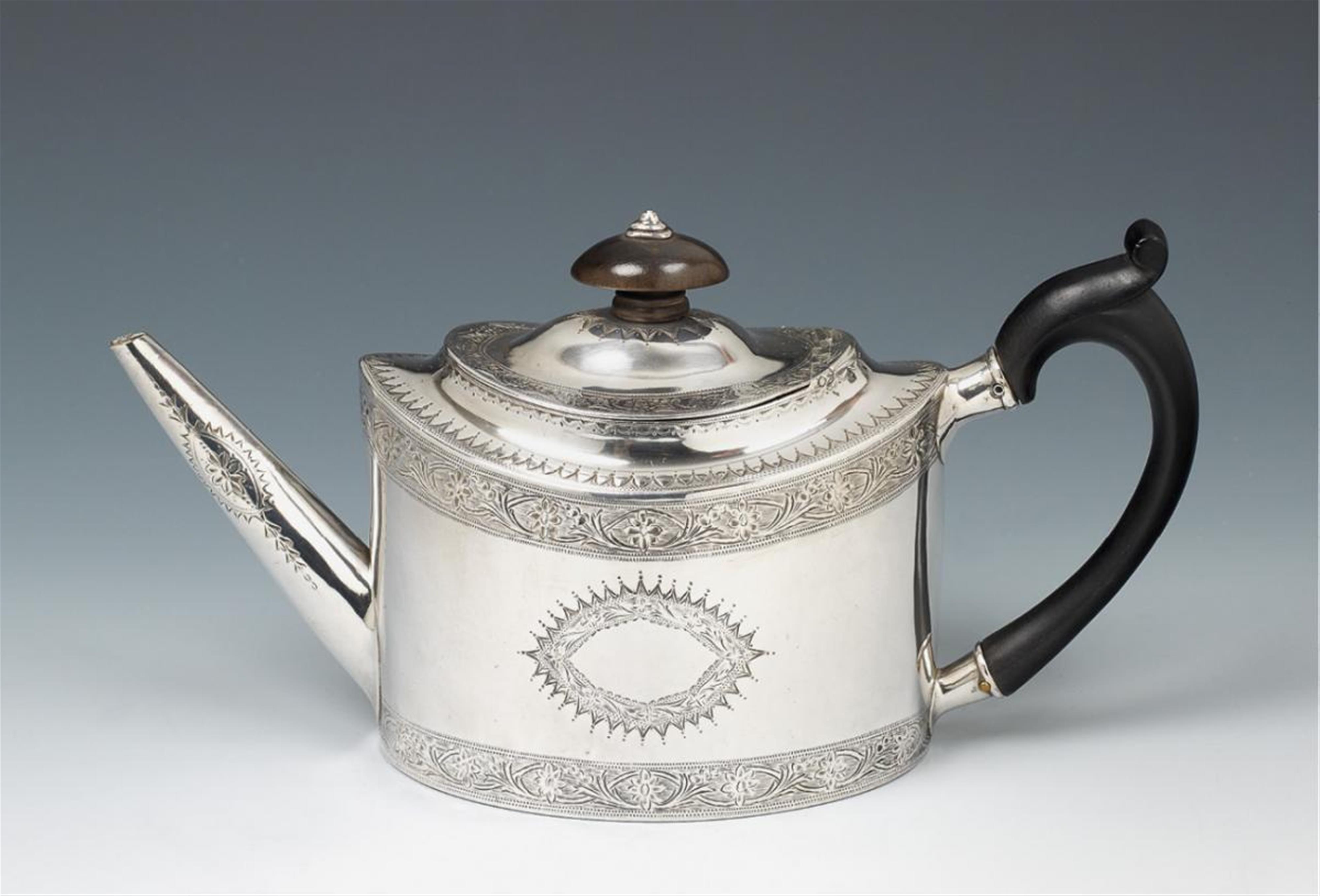 A George III London silver teapot. Marks of Thomas Daniell, 1787. - image-1