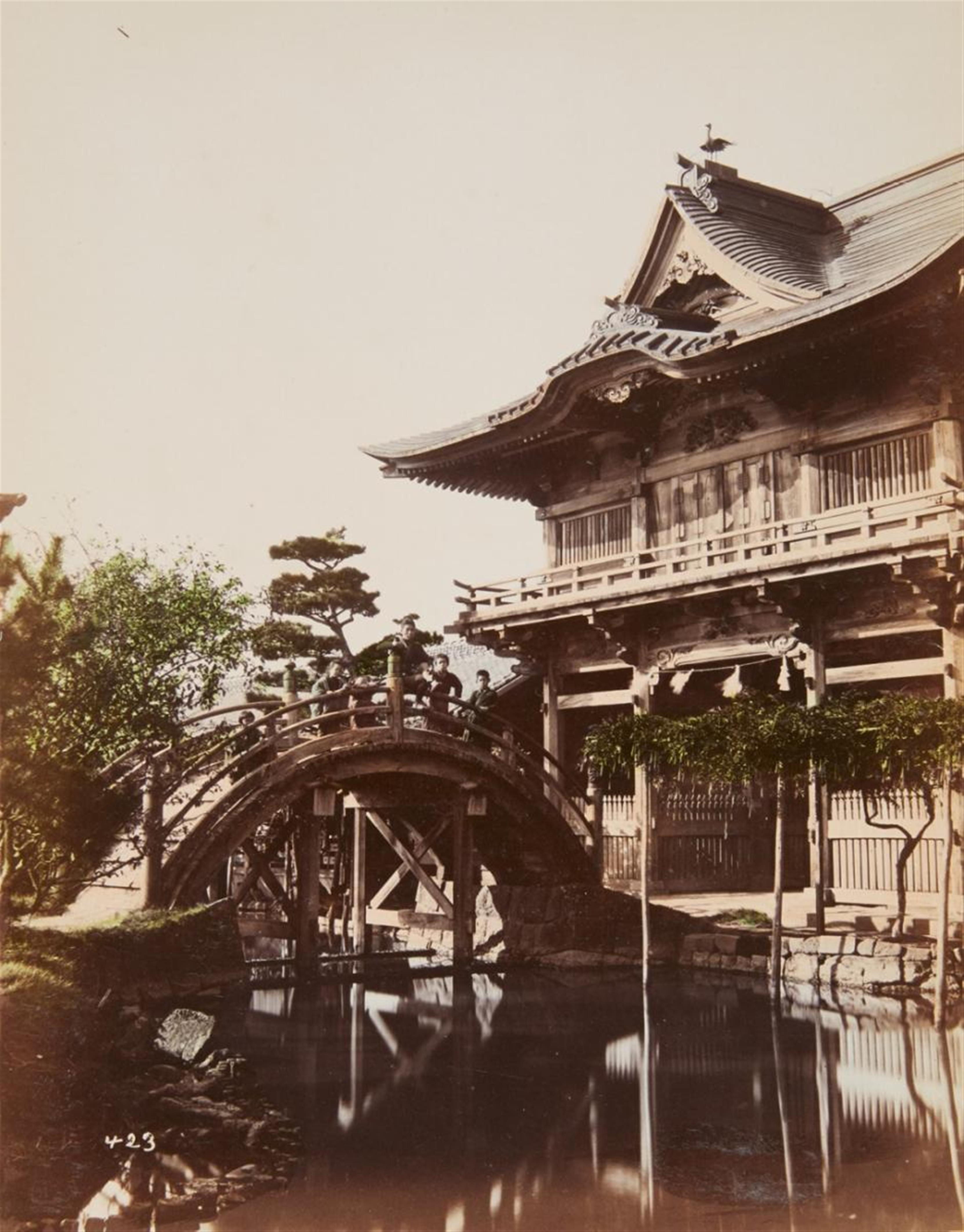 A souvenir album. Around 1900 - image-2