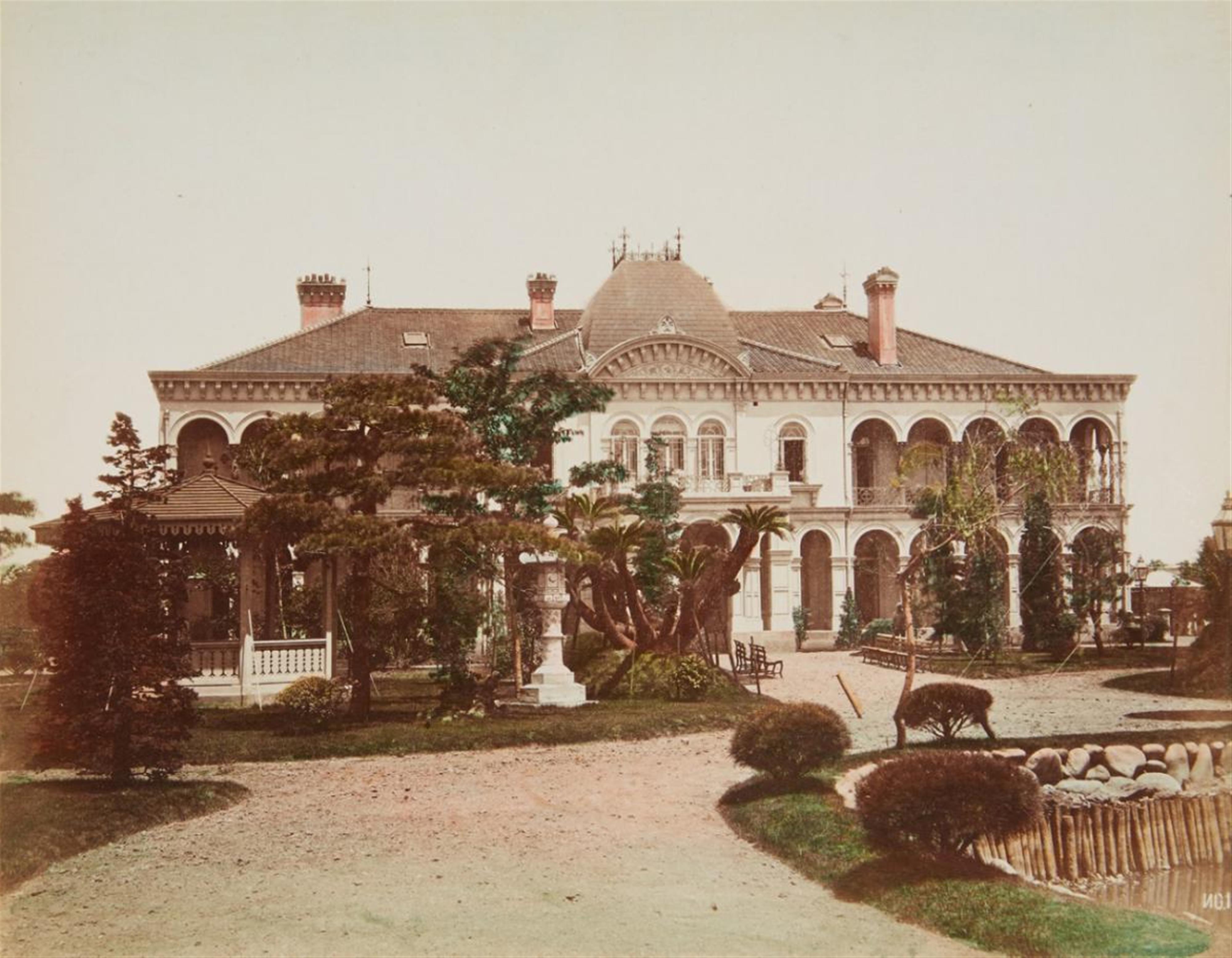 A souvenir album. Around 1900 - image-1