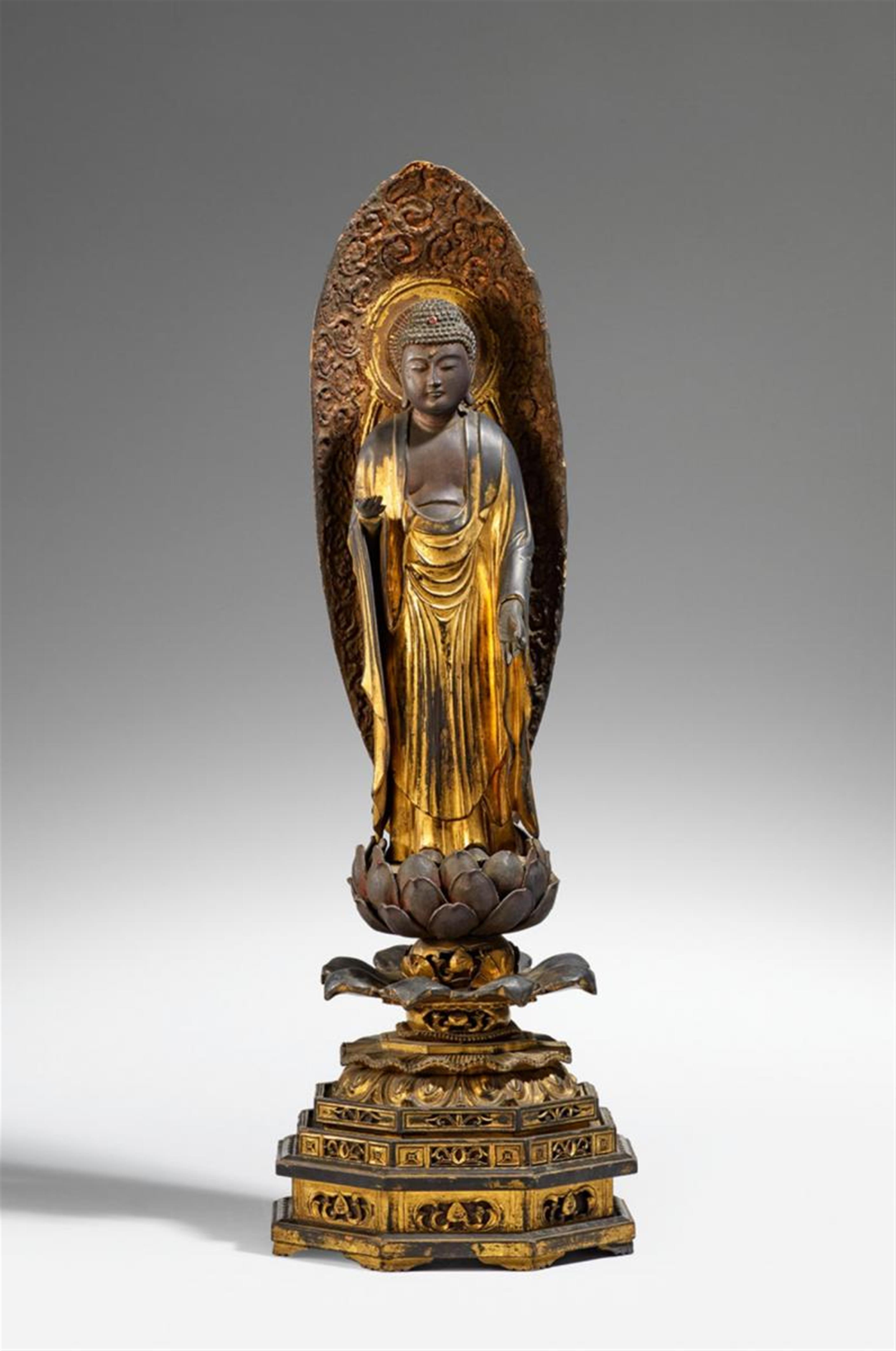 A lacquered and gilded wood figure of Amida Nyorai. 18th/early19th century - image-1