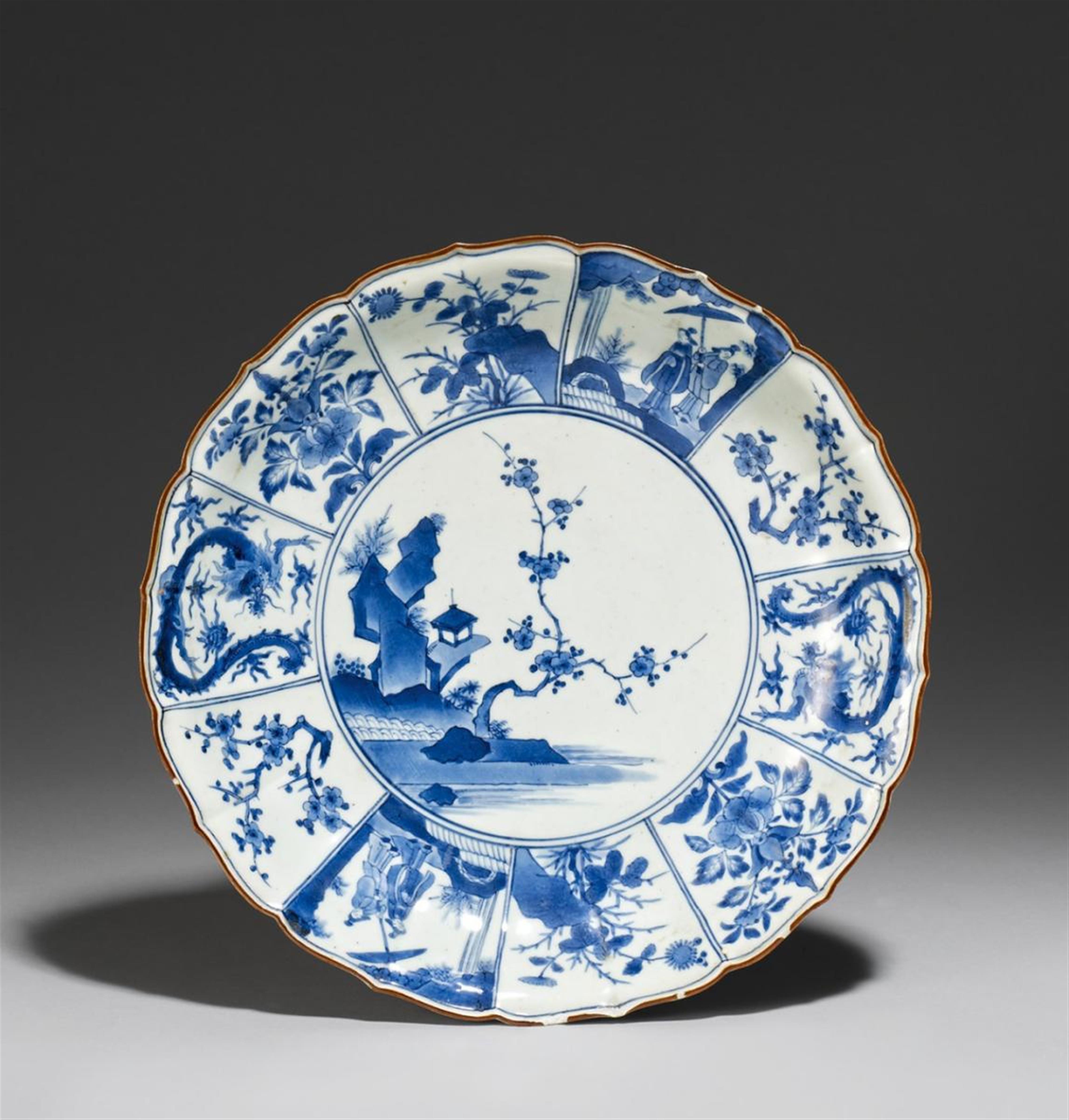 An Arita blue-and-white dish. Early 18th century - image-1