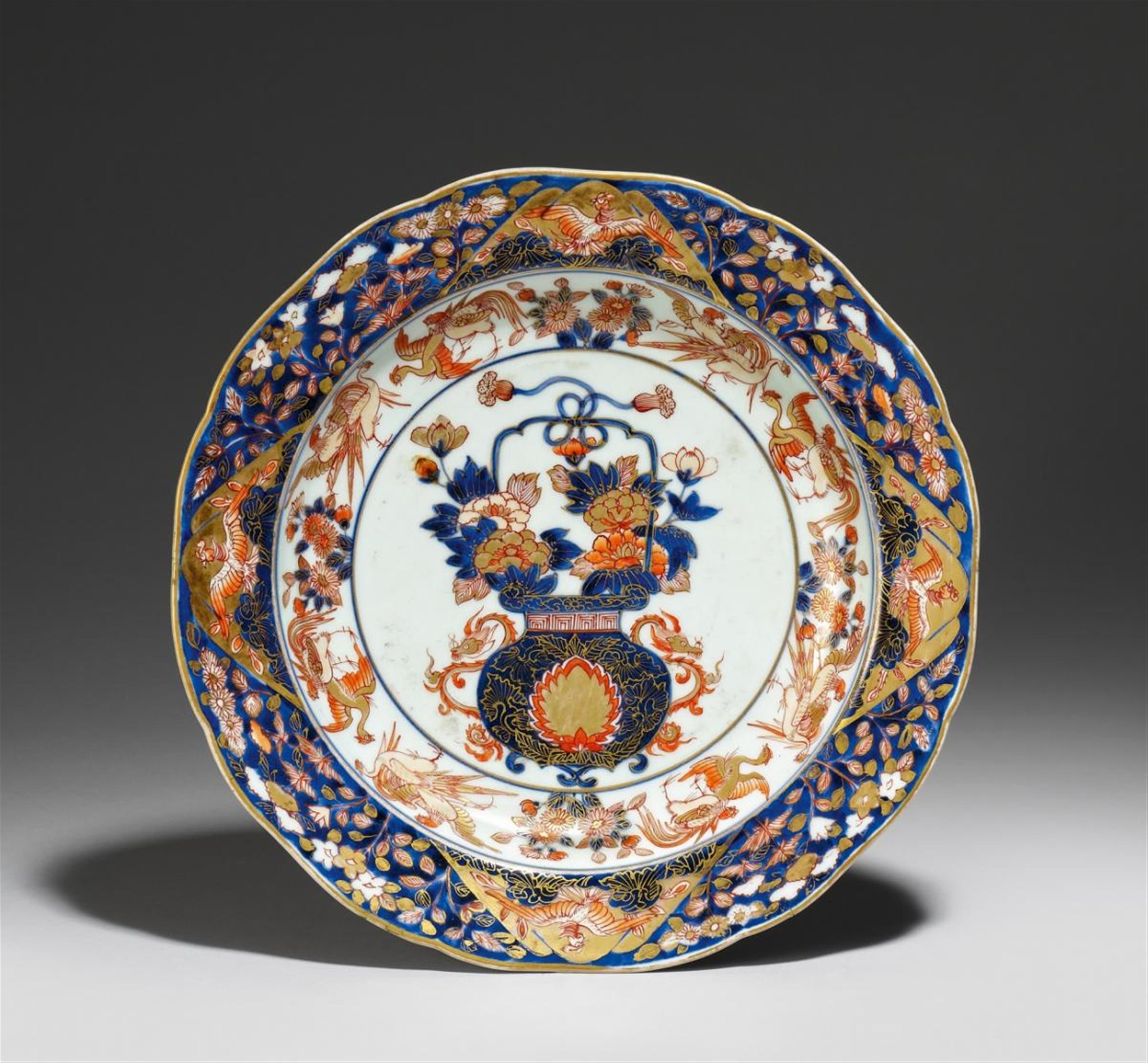 An Imari plate. Early 18th century - image-1