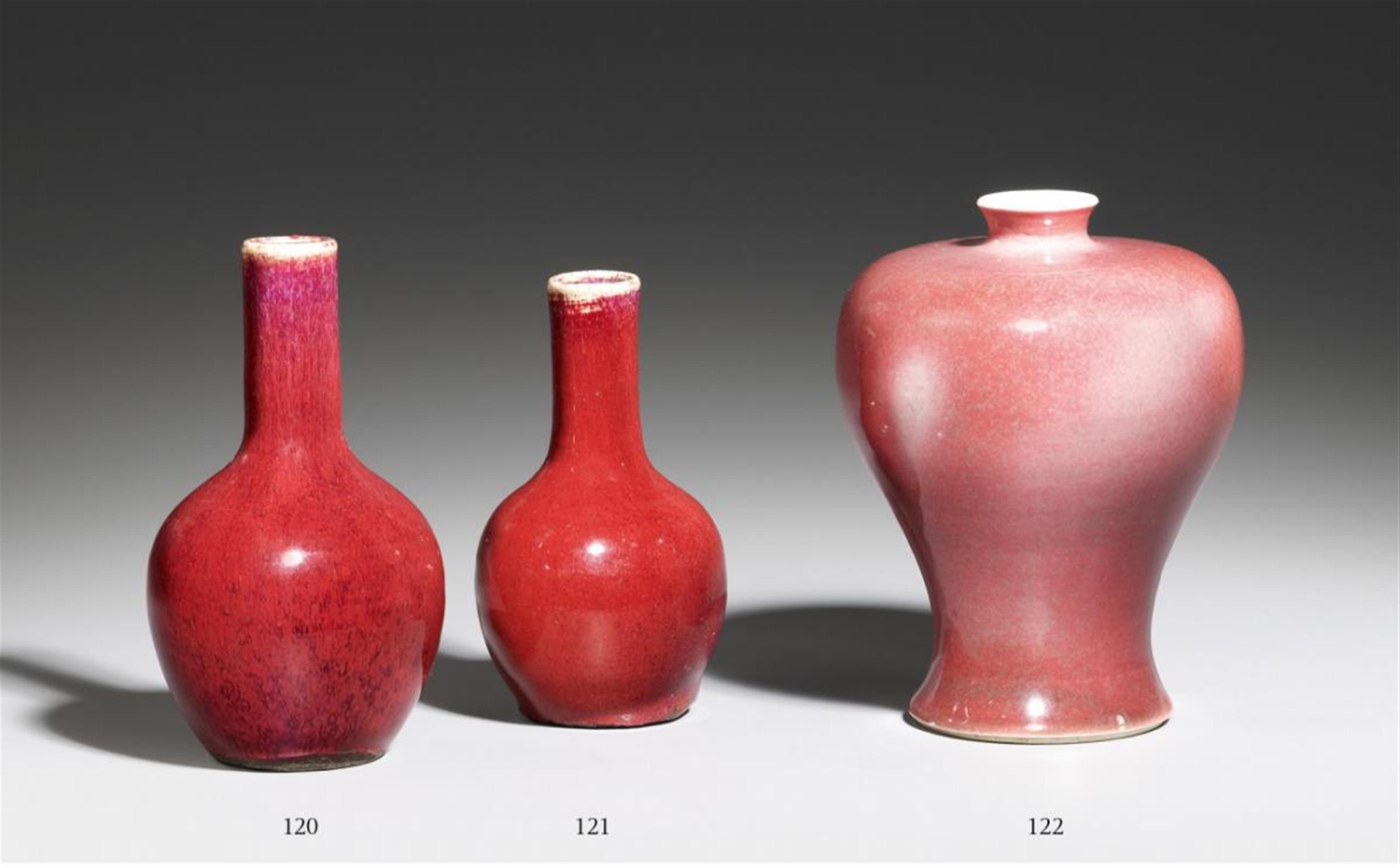 A copper-red glazed meiping vase. Guangxu period (1875-1908) - image-1